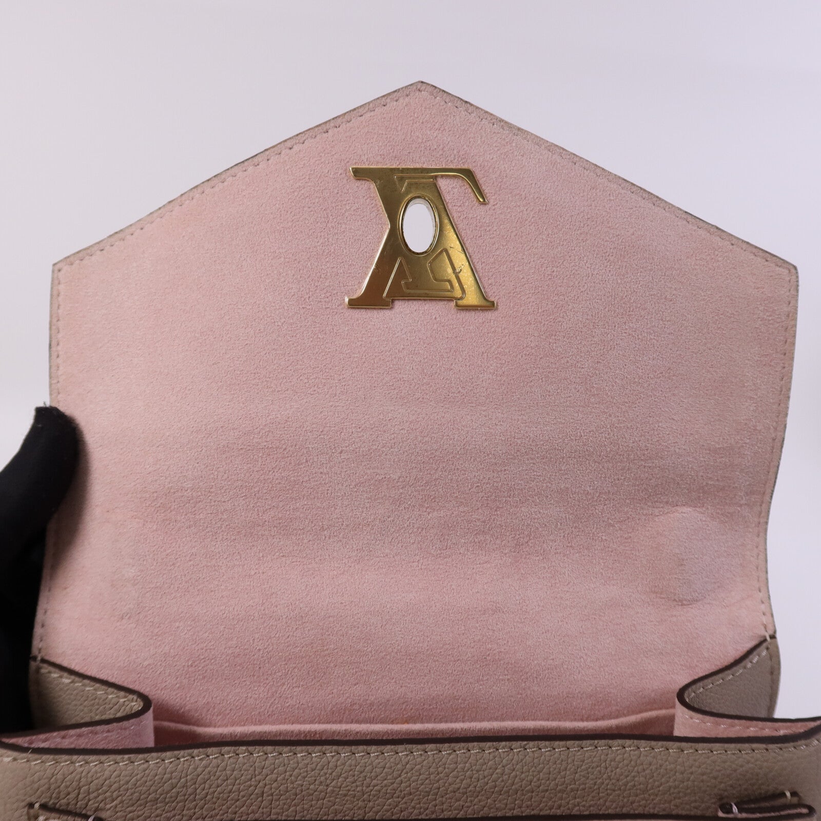 LOUIS VUITTON 牛皮皮革My Lockme金扣鏈帶肩背袋