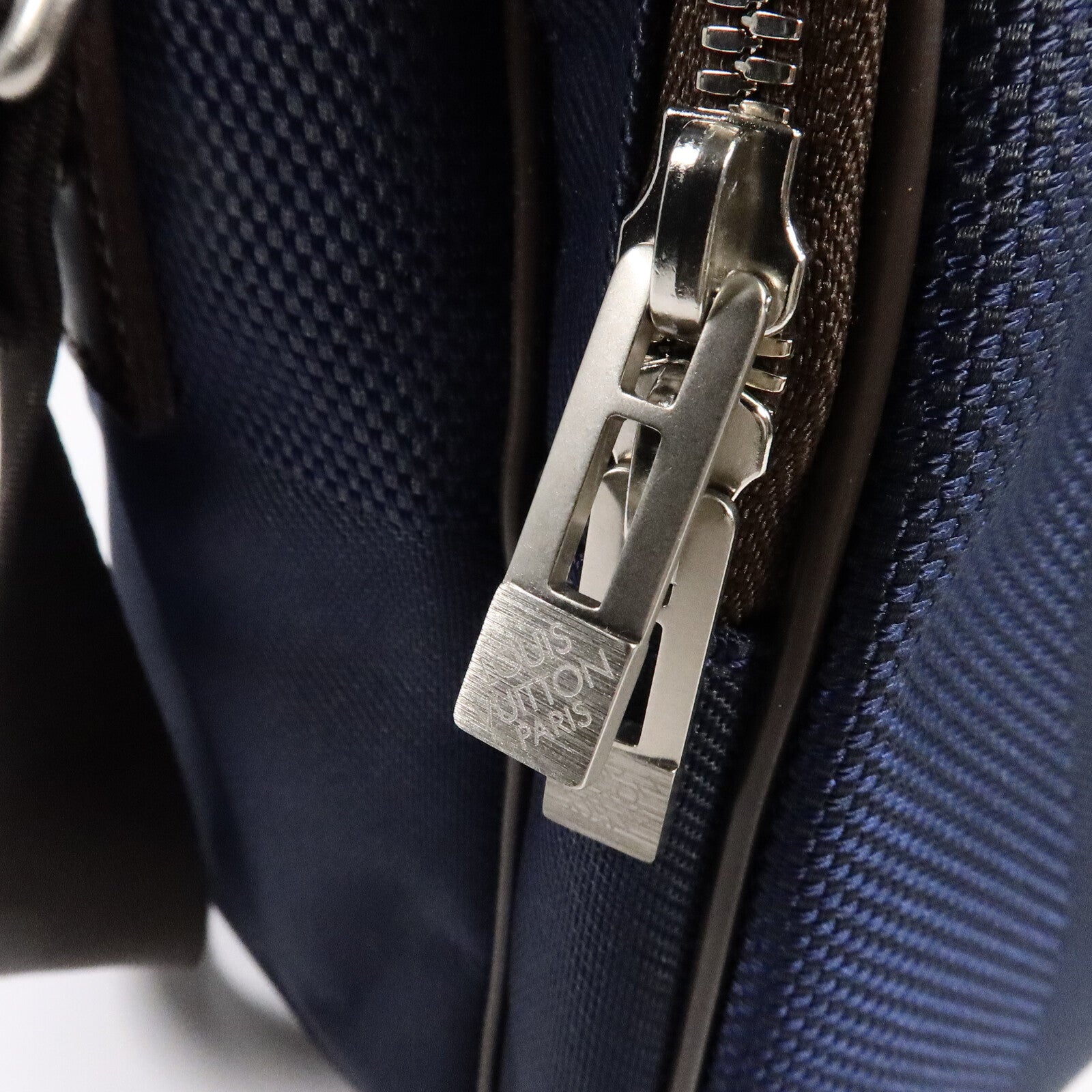 LOUIS VUITTON Damier Geant Pilot肩背袋