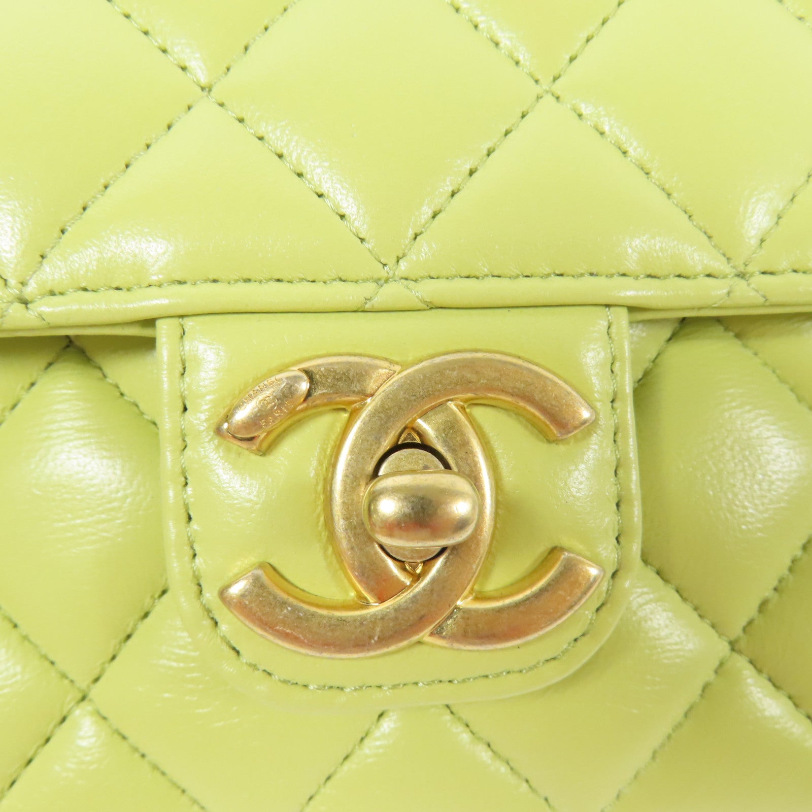 CHANEL 羊皮皮革Charms Chain Mini Flap金扣肩背袋