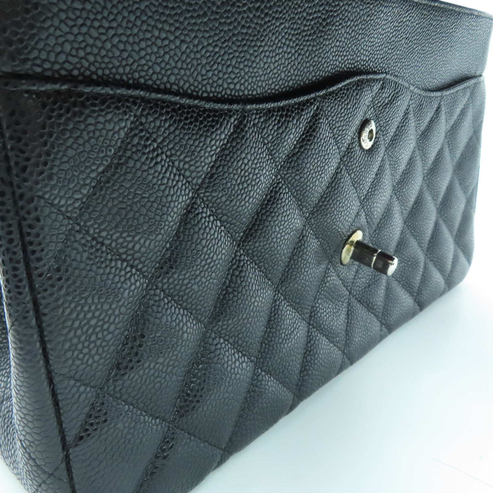 CHANEL 菱格Caviar皮革Classic Chain Shoulder Bag银扣链带肩背袋黑色