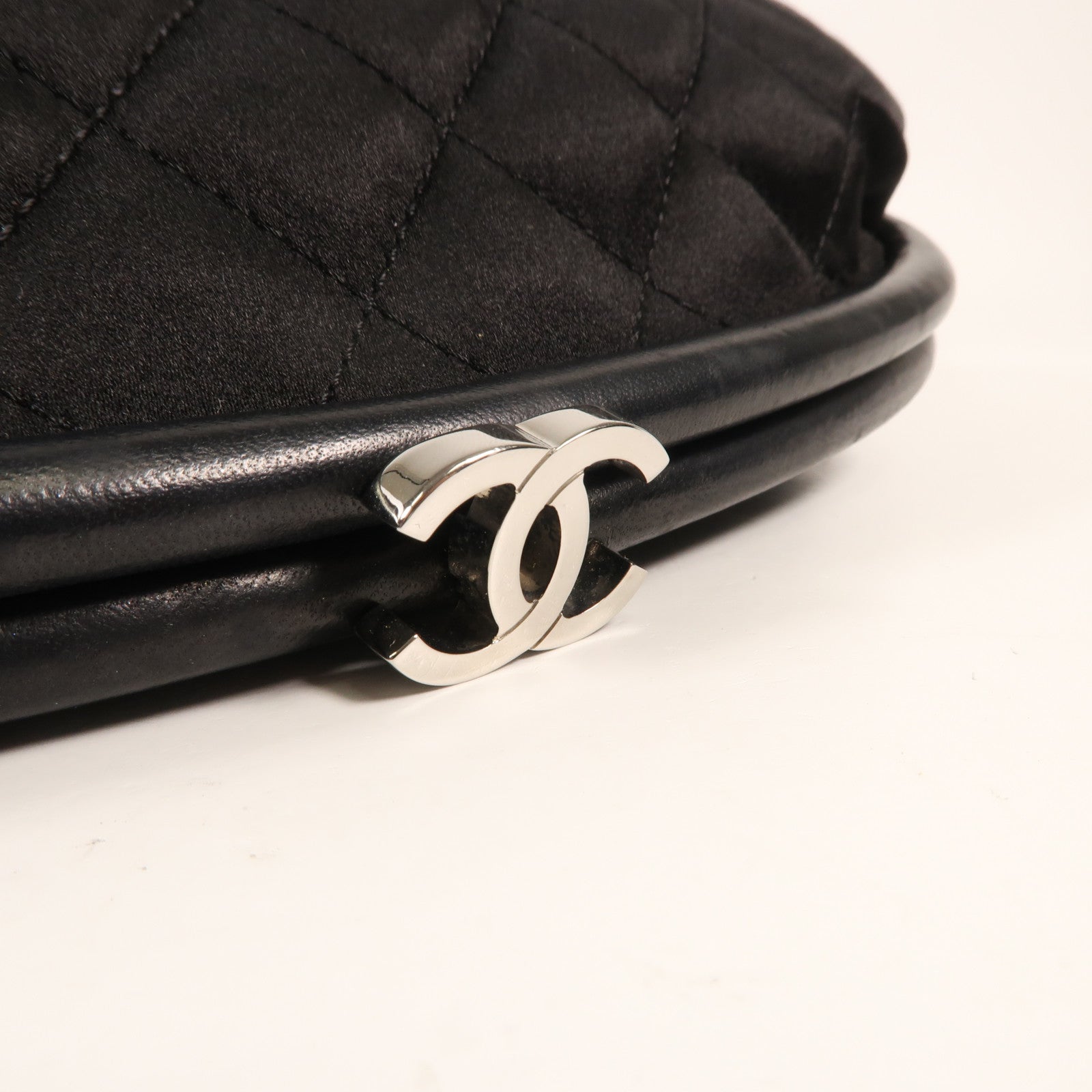 CHANEL Satin Timeless Clutch銀扣手拿包