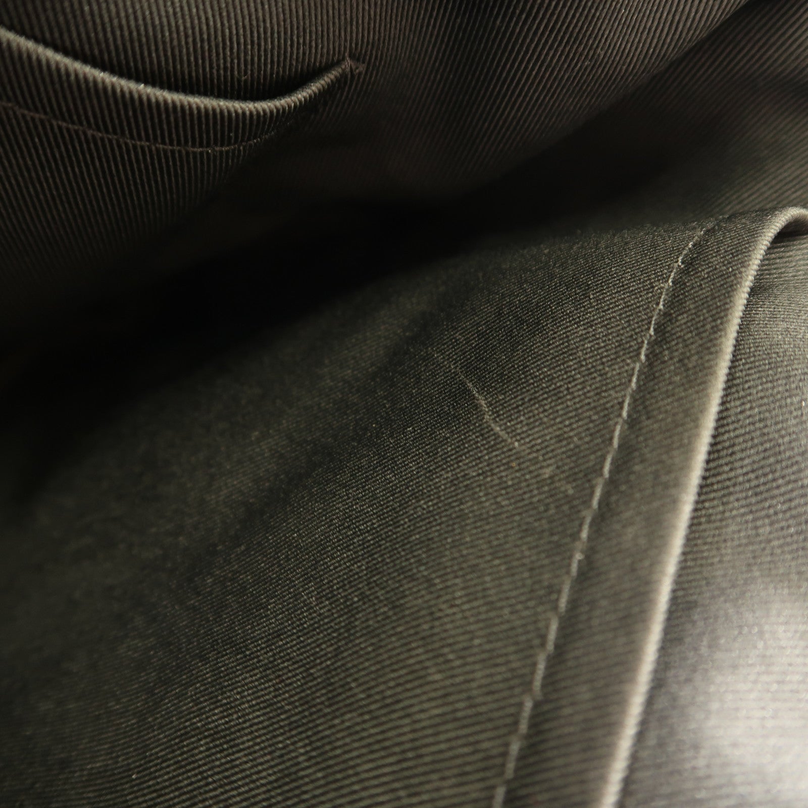 LOUIS VUITTON Damier Graphite District MM銀扣肩背袋黑色