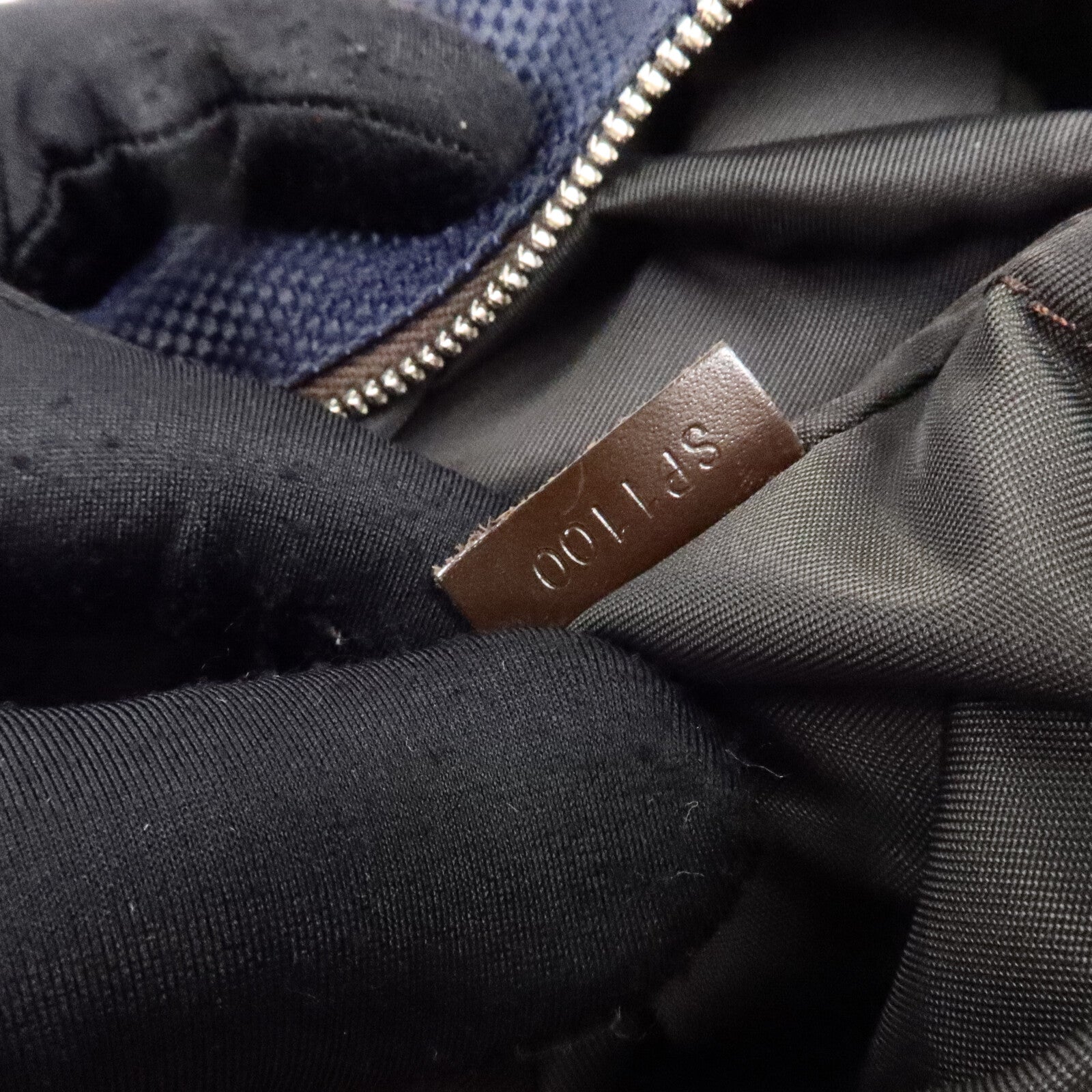 LOUIS VUITTON Damier Geant Pilot肩背袋