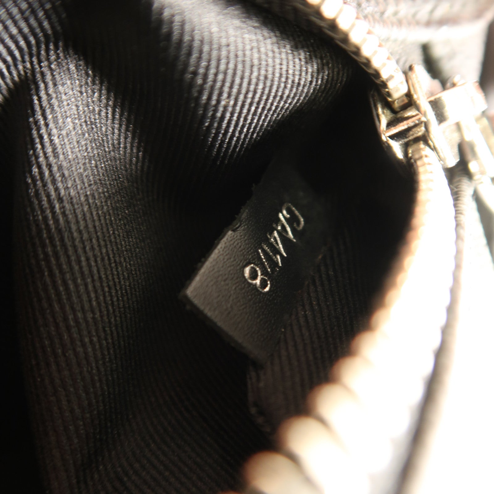 LOUIS VUITTON Damier Graphite District MM銀扣肩背袋黑色