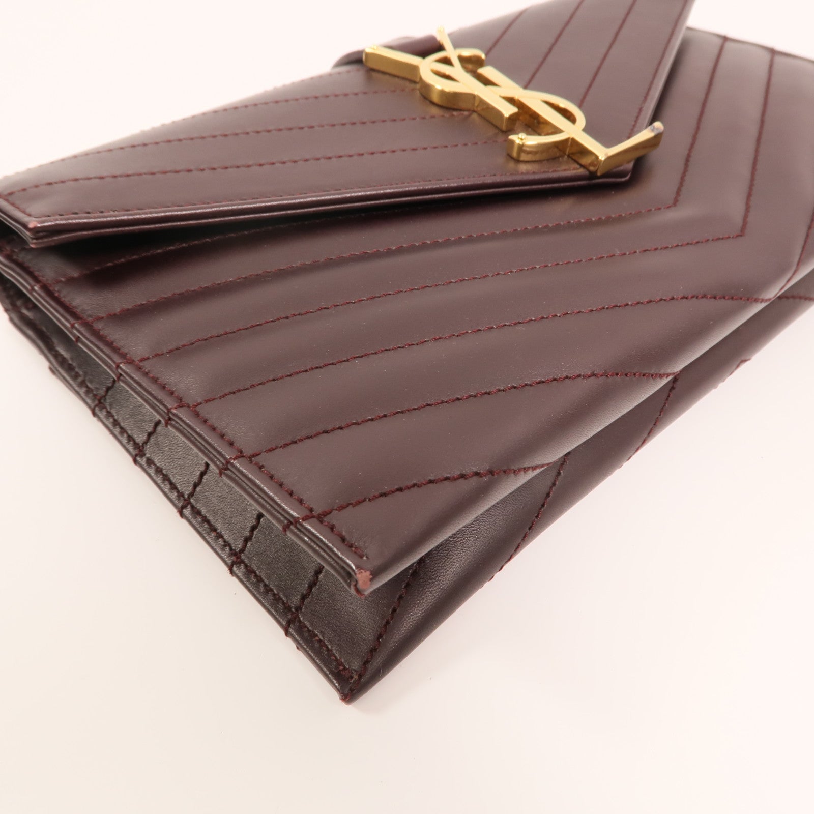 YVES SAINT LAURENT 牛皮皮革Clutch金扣手拿包