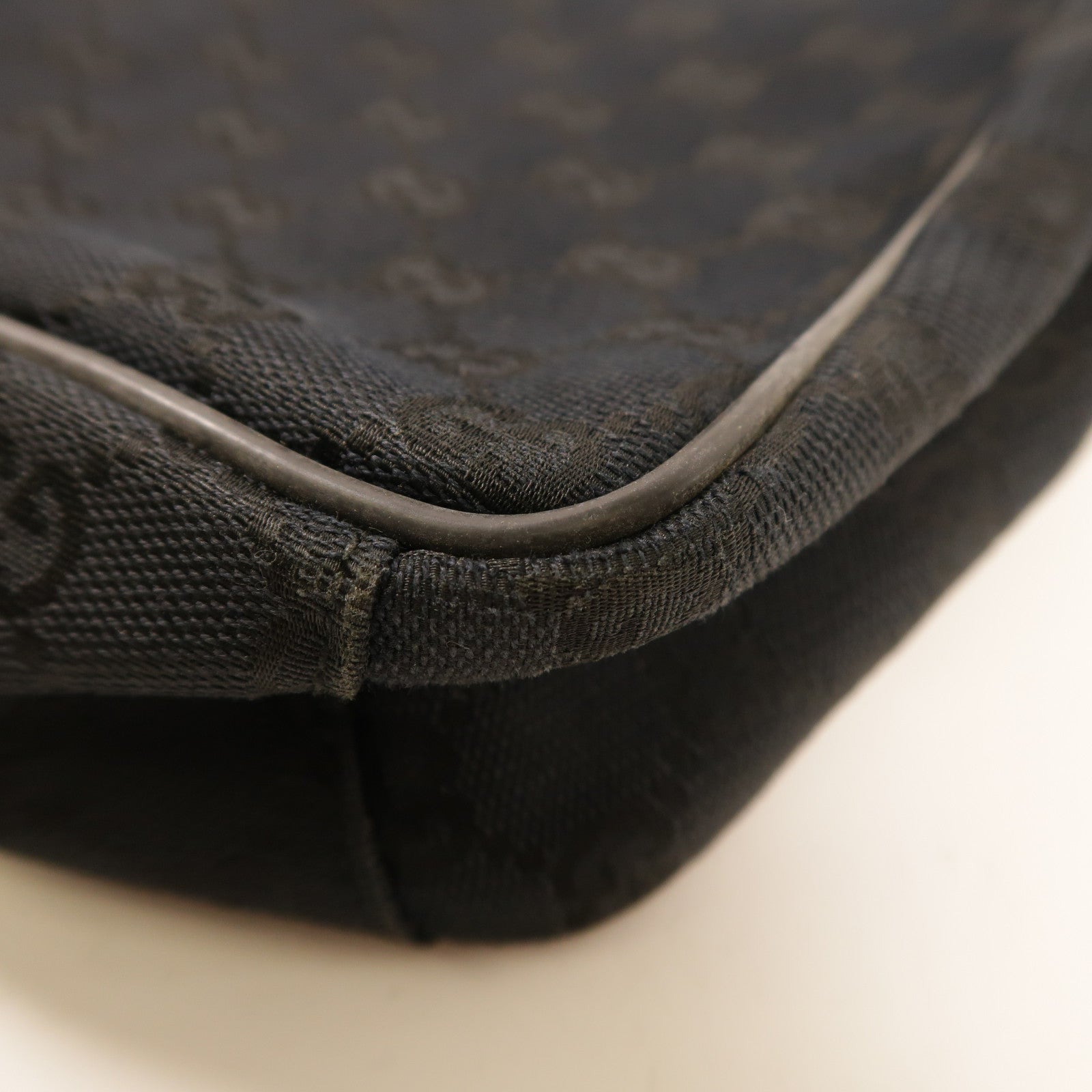 GUCCI 帆布Shoulder Bag銀扣肩背袋