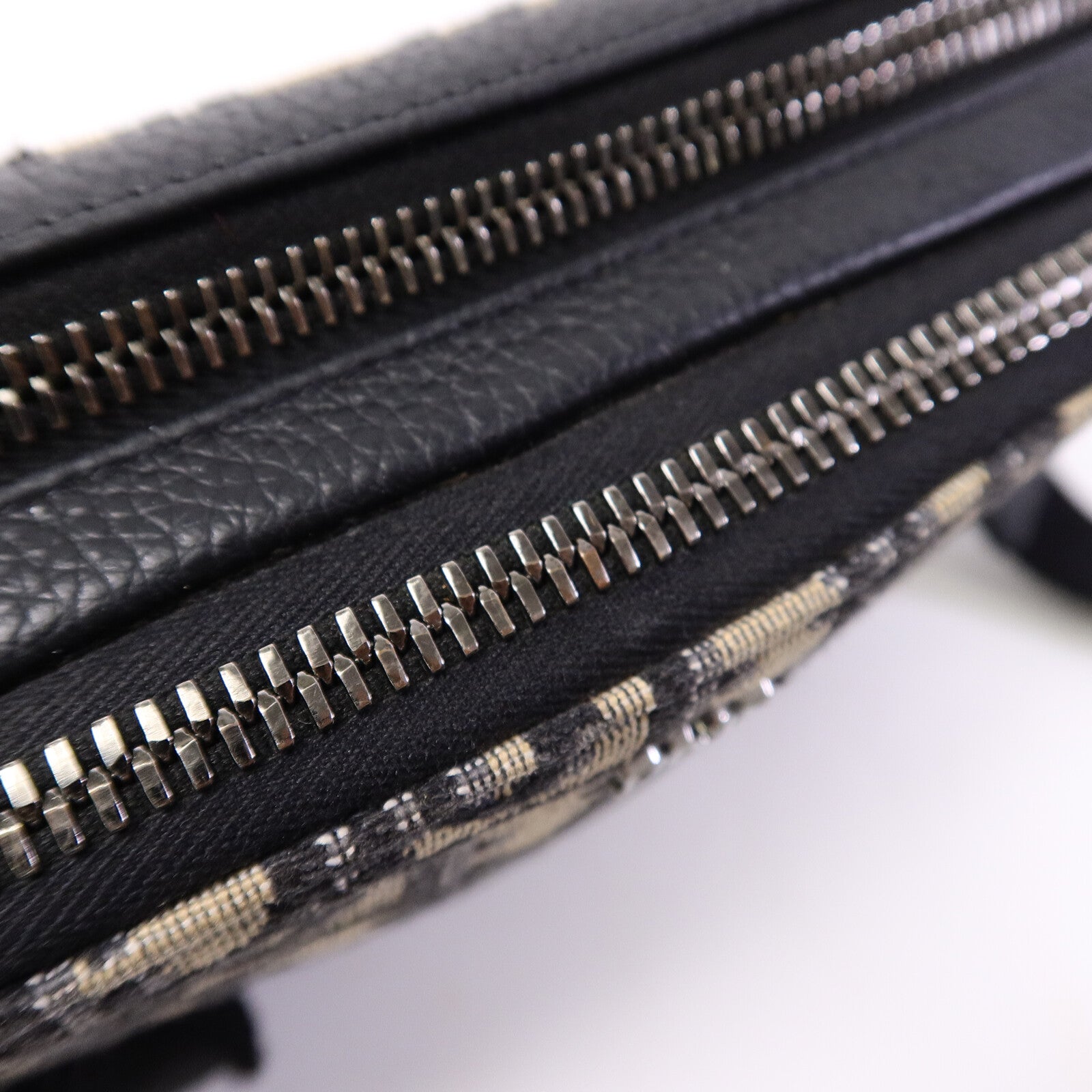 Dior 帆布Zipped Pouch With Strap肩背袋