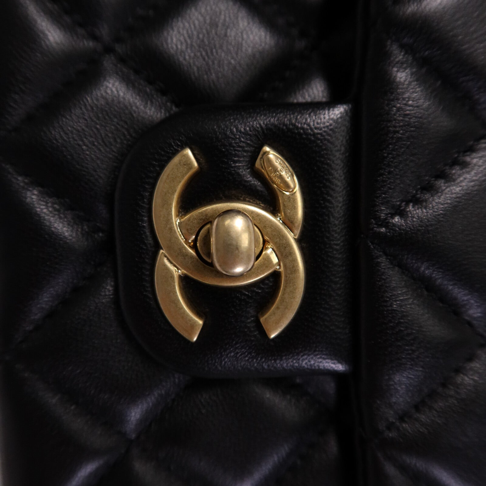 CHANEL 羊皮皮革Shoulder Bag金扣鏈帶肩背袋