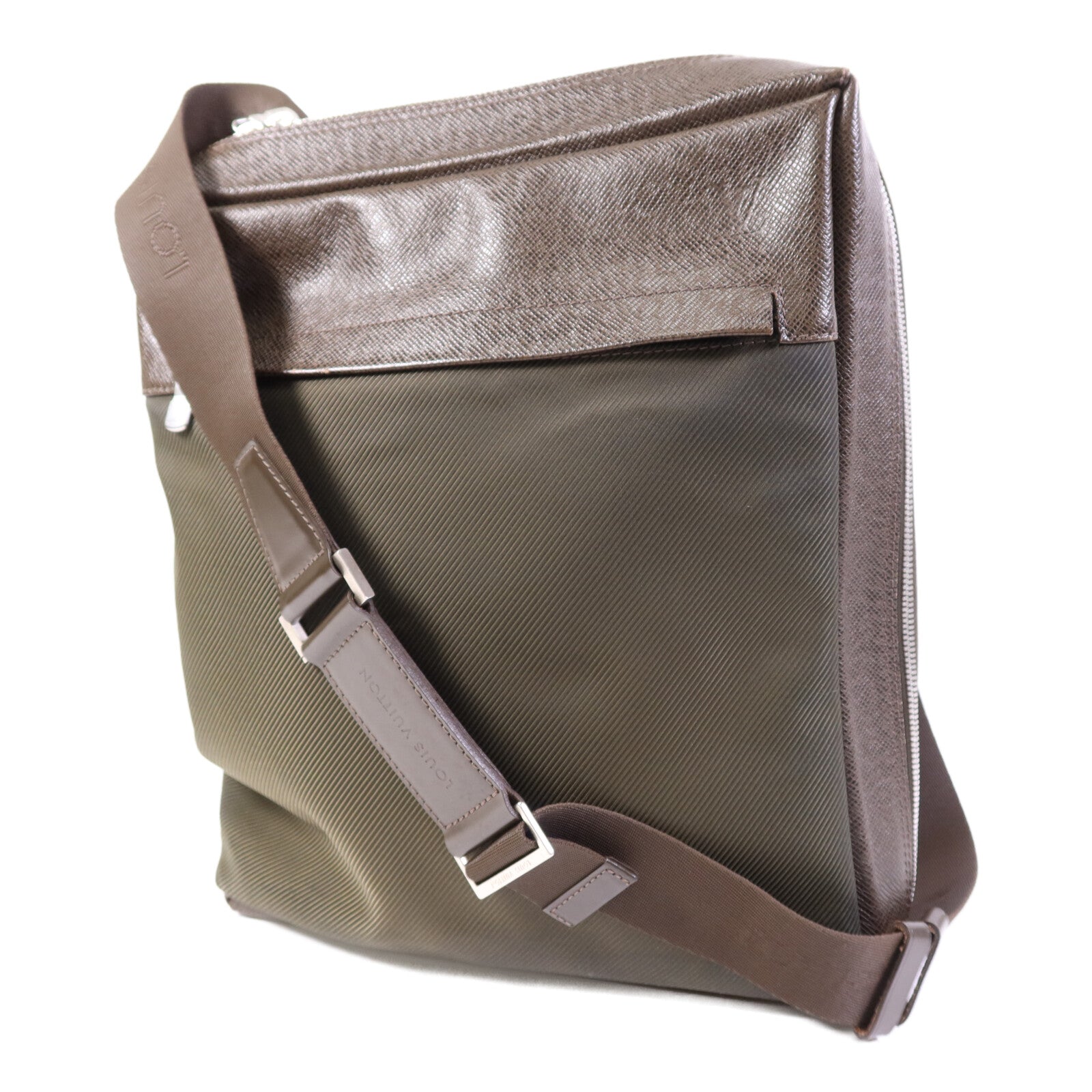 LOUIS VUITTON Taiga/帆布Beluga銀扣肩背袋