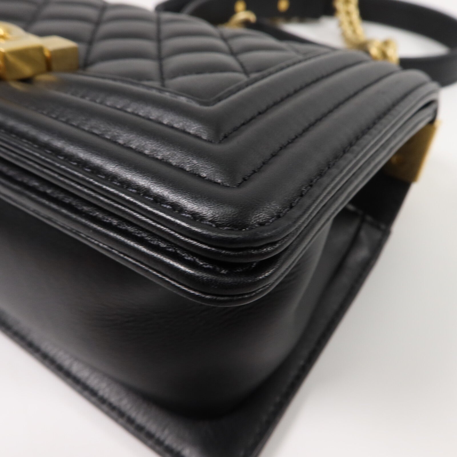 CHANEL 牛皮皮革Boy 20鏈帶肩背袋