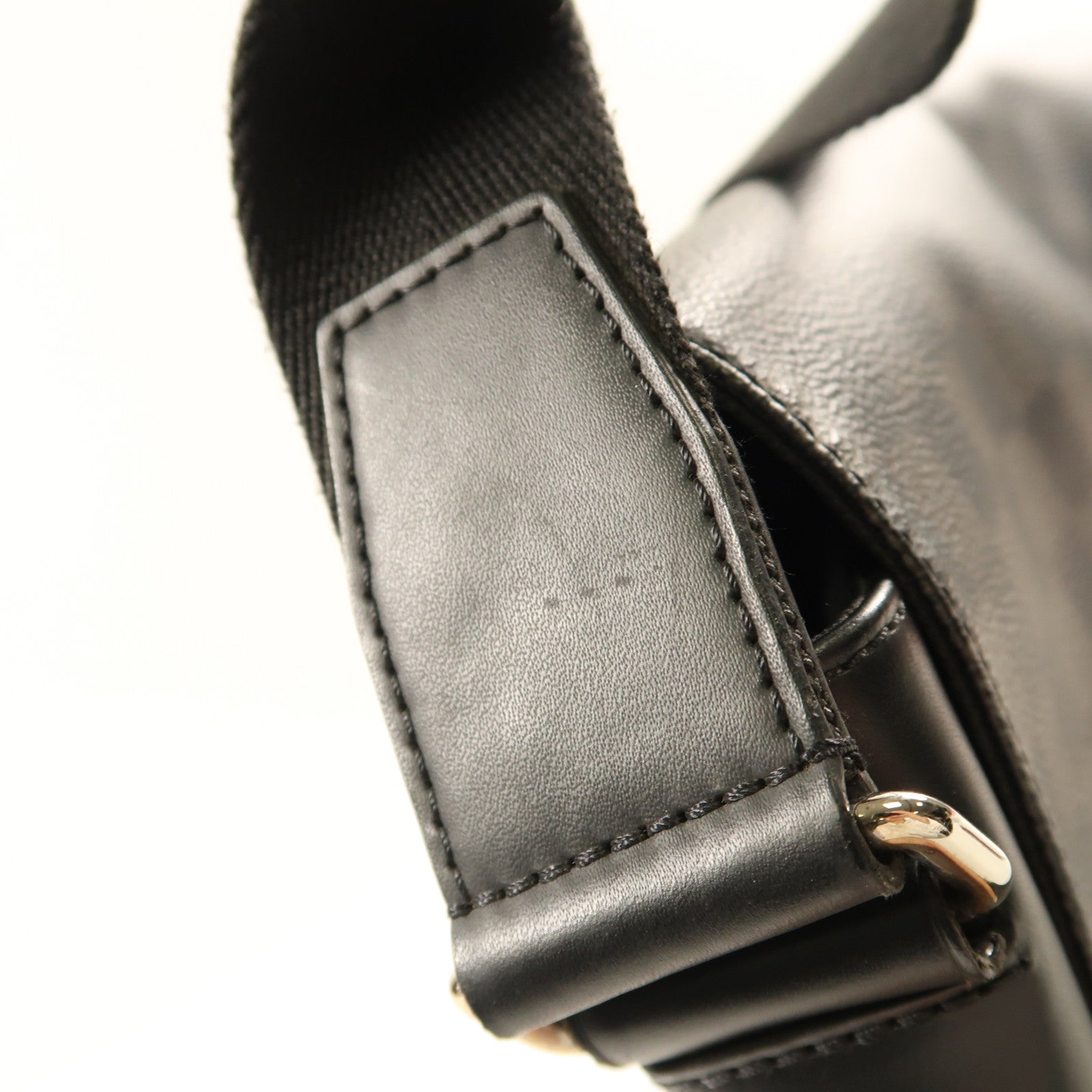 LOUIS VUITTON Damier Graphite District MM銀扣肩背袋黑色