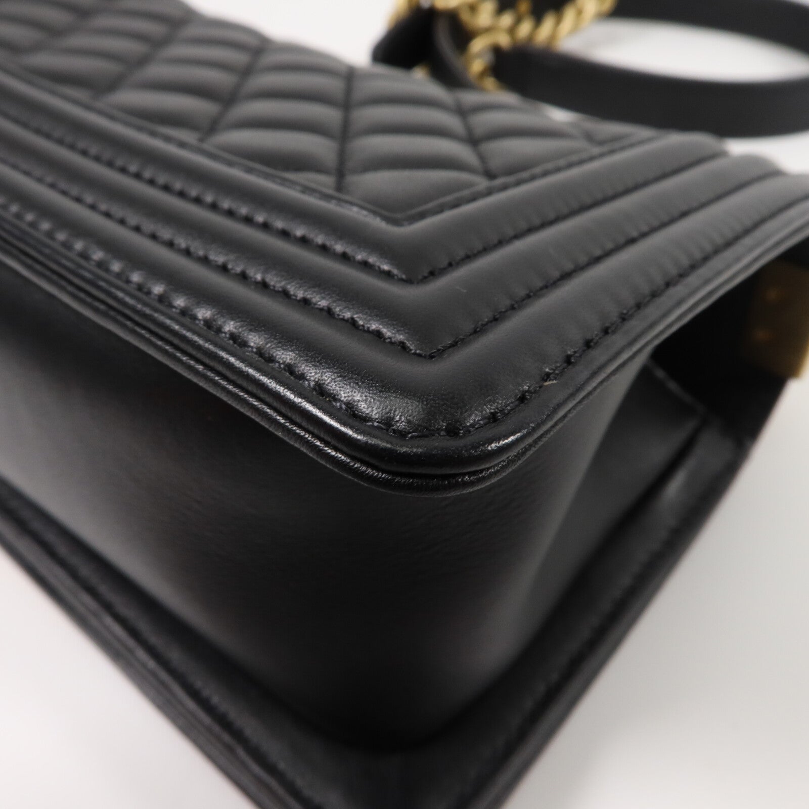 CHANEL 牛皮皮革Boy 20鏈帶肩背袋