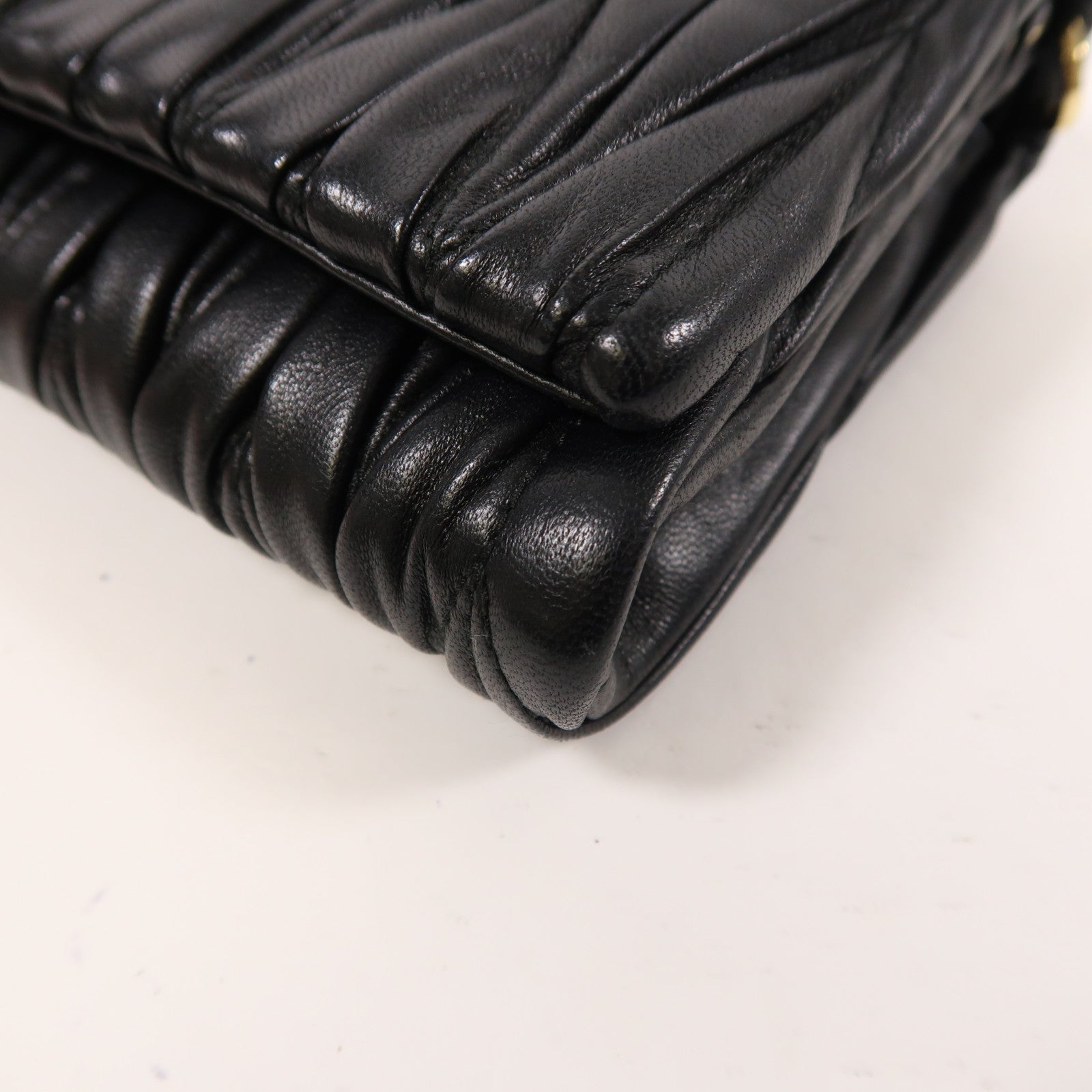 Miu Miu 羊皮皮革Shoulder Bag金扣肩背袋