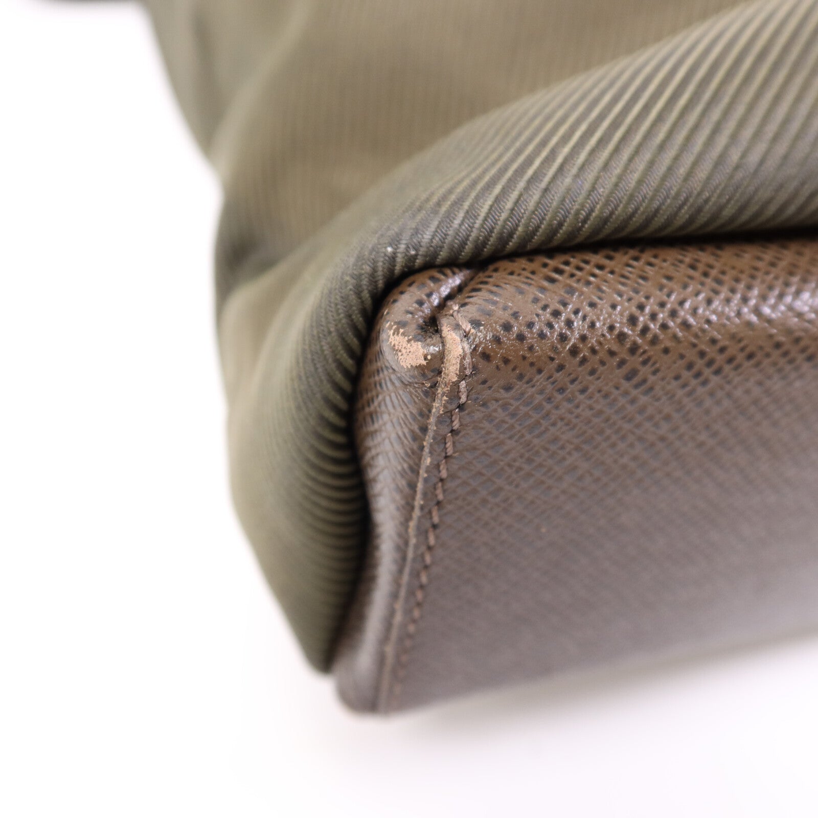 LOUIS VUITTON Taiga/帆布Beluga銀扣肩背袋