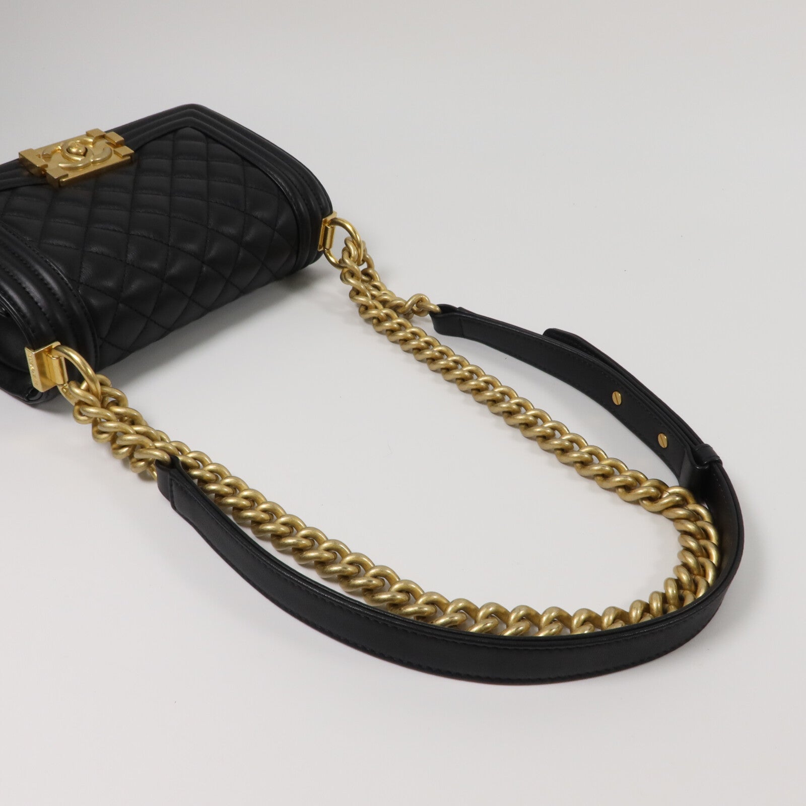 CHANEL 牛皮皮革Boy 20鏈帶肩背袋