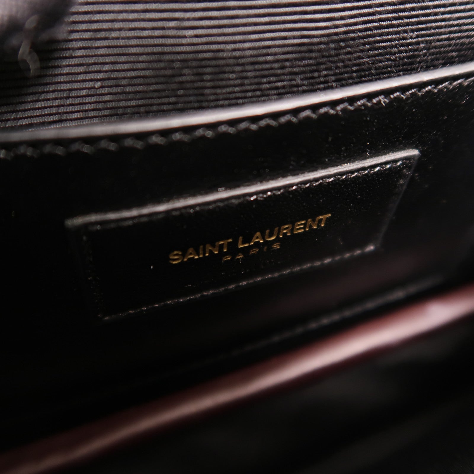 YVES SAINT LAURENT 牛皮皮革Clutch金扣手拿包