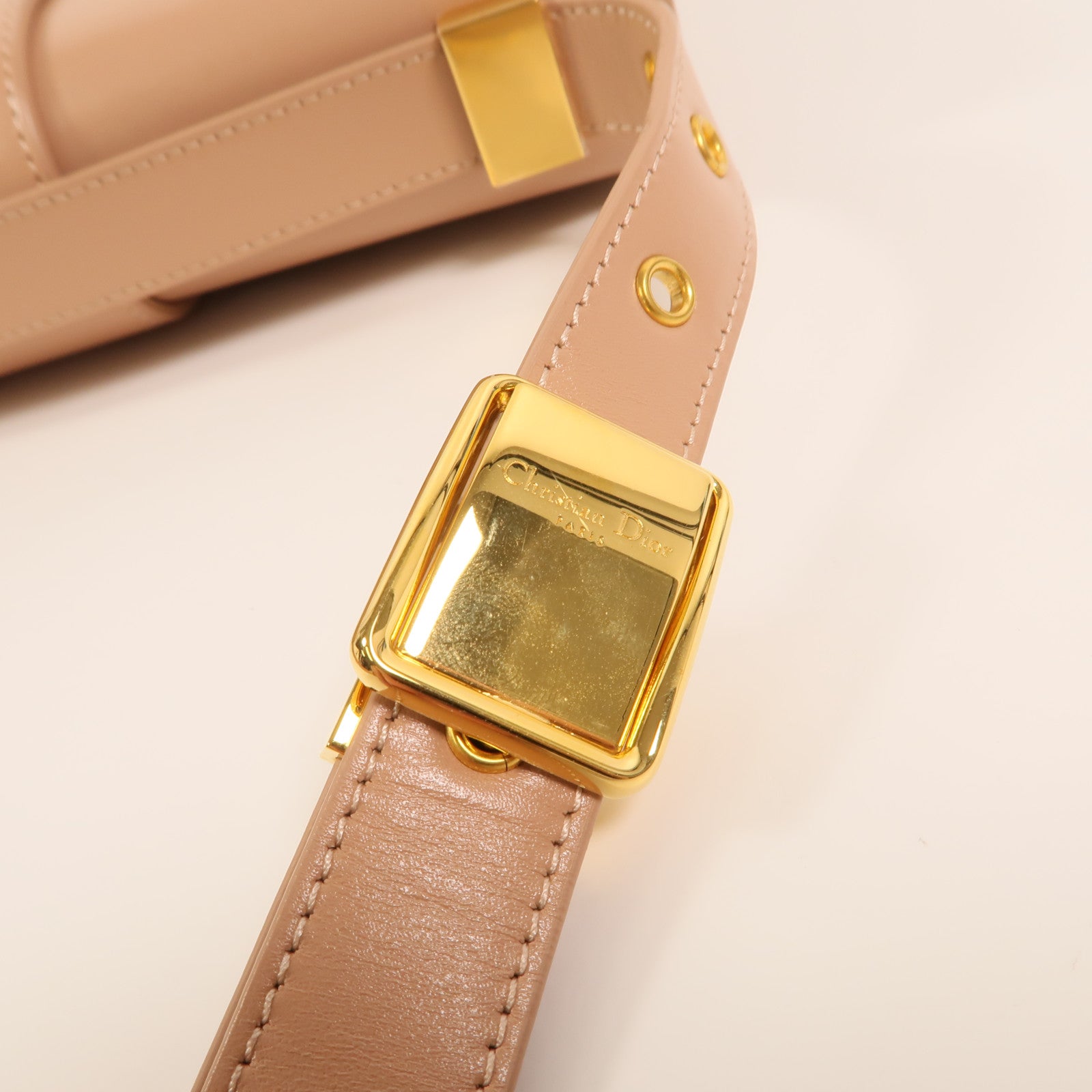 Dior 牛皮皮革Montaigne 30肩背袋