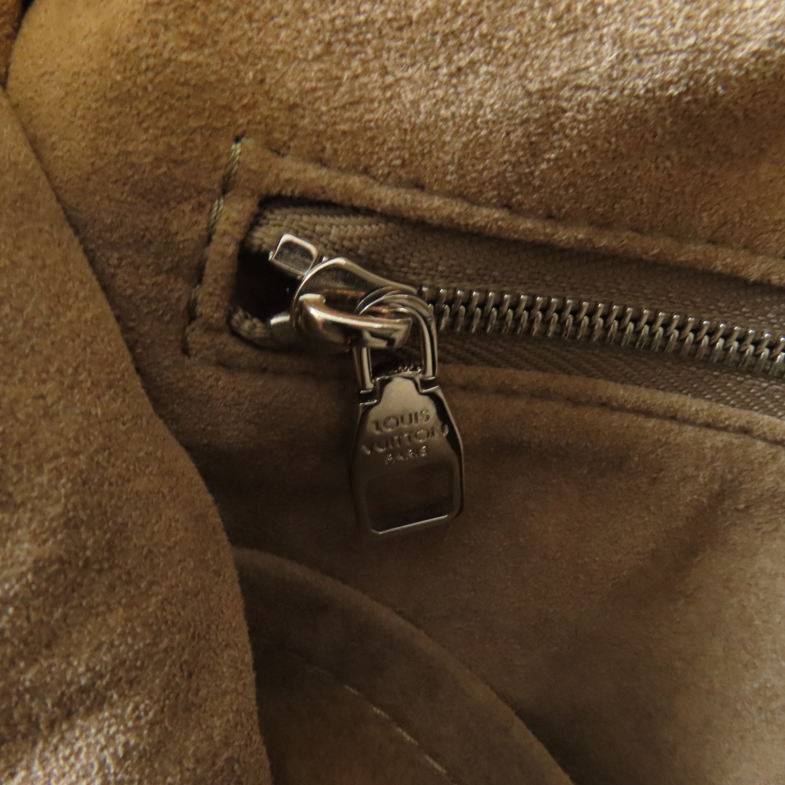 LOUIS VUITTON 【激減優惠】Mahina Beaubourg Hobo MM銀扣手挽肩背兩用袋杏色
