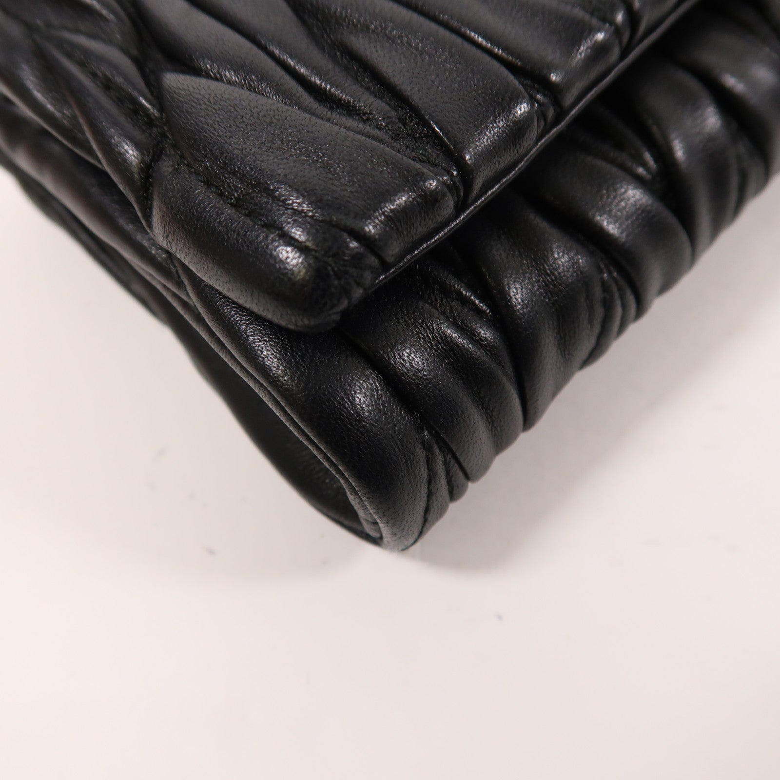 Miu Miu 羊皮皮革Shoulder Bag金扣肩背袋