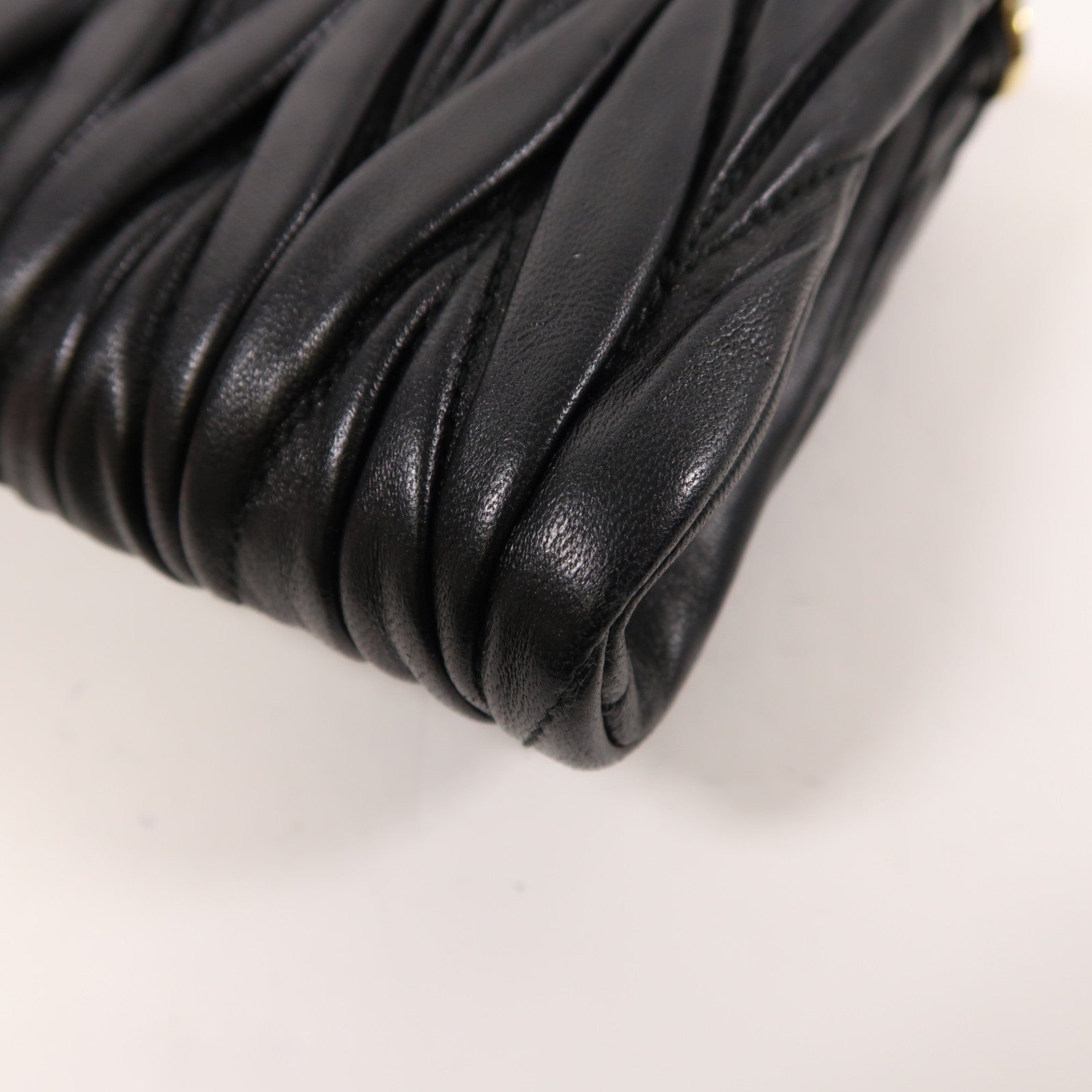 Miu Miu 羊皮皮革Shoulder Bag金扣肩背袋