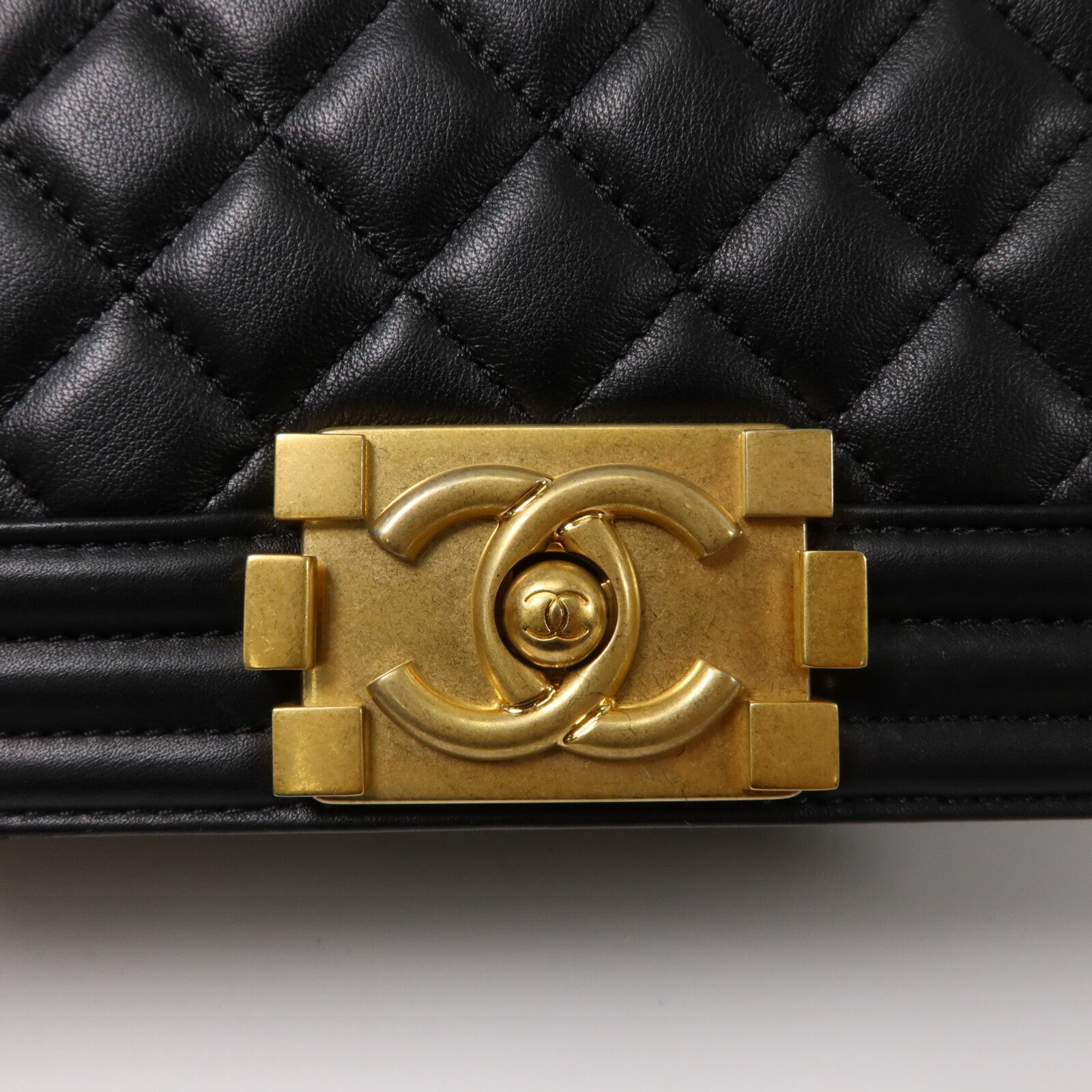 CHANEL 牛皮皮革Boy 20鏈帶肩背袋