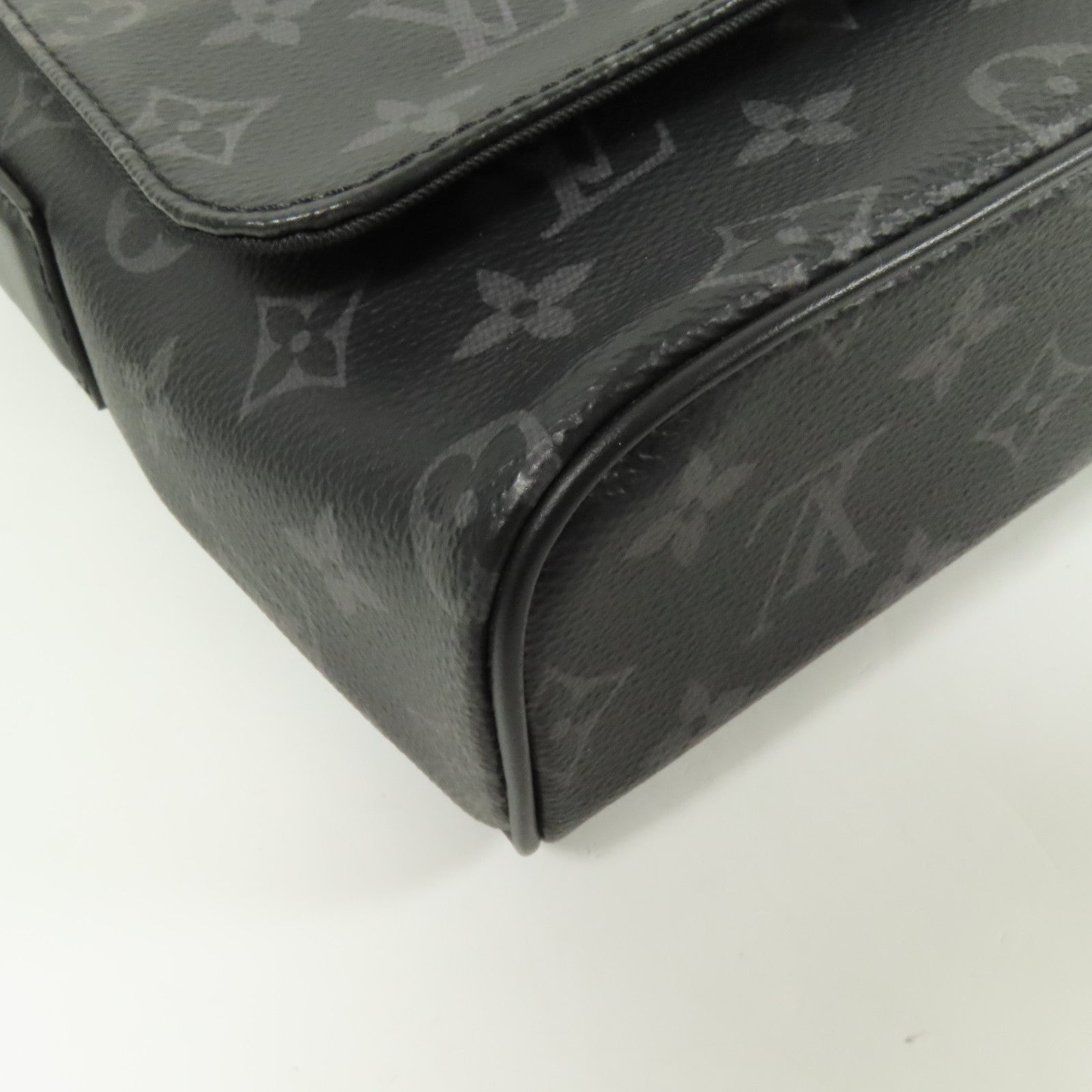LOUIS VUITTON Monogram Eclipse District PM肩背袋