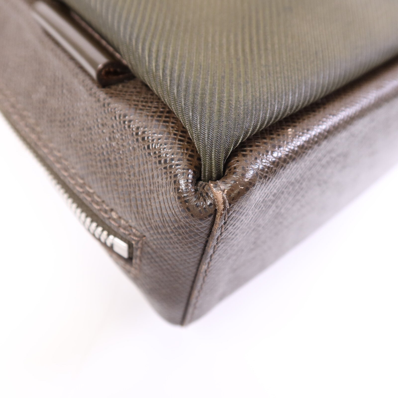 LOUIS VUITTON Taiga/帆布Beluga銀扣肩背袋