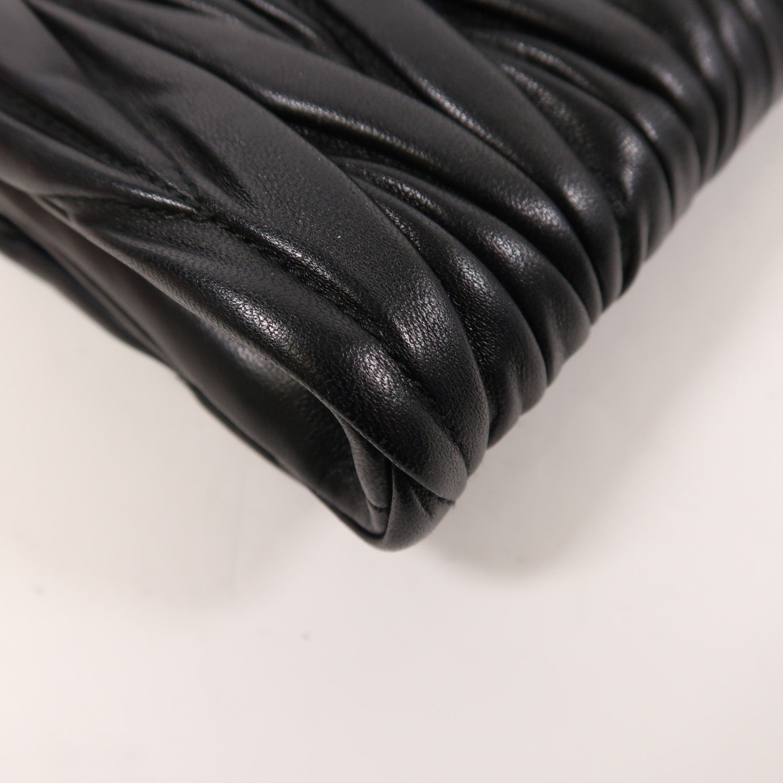 Miu Miu 羊皮皮革Shoulder Bag金扣肩背袋