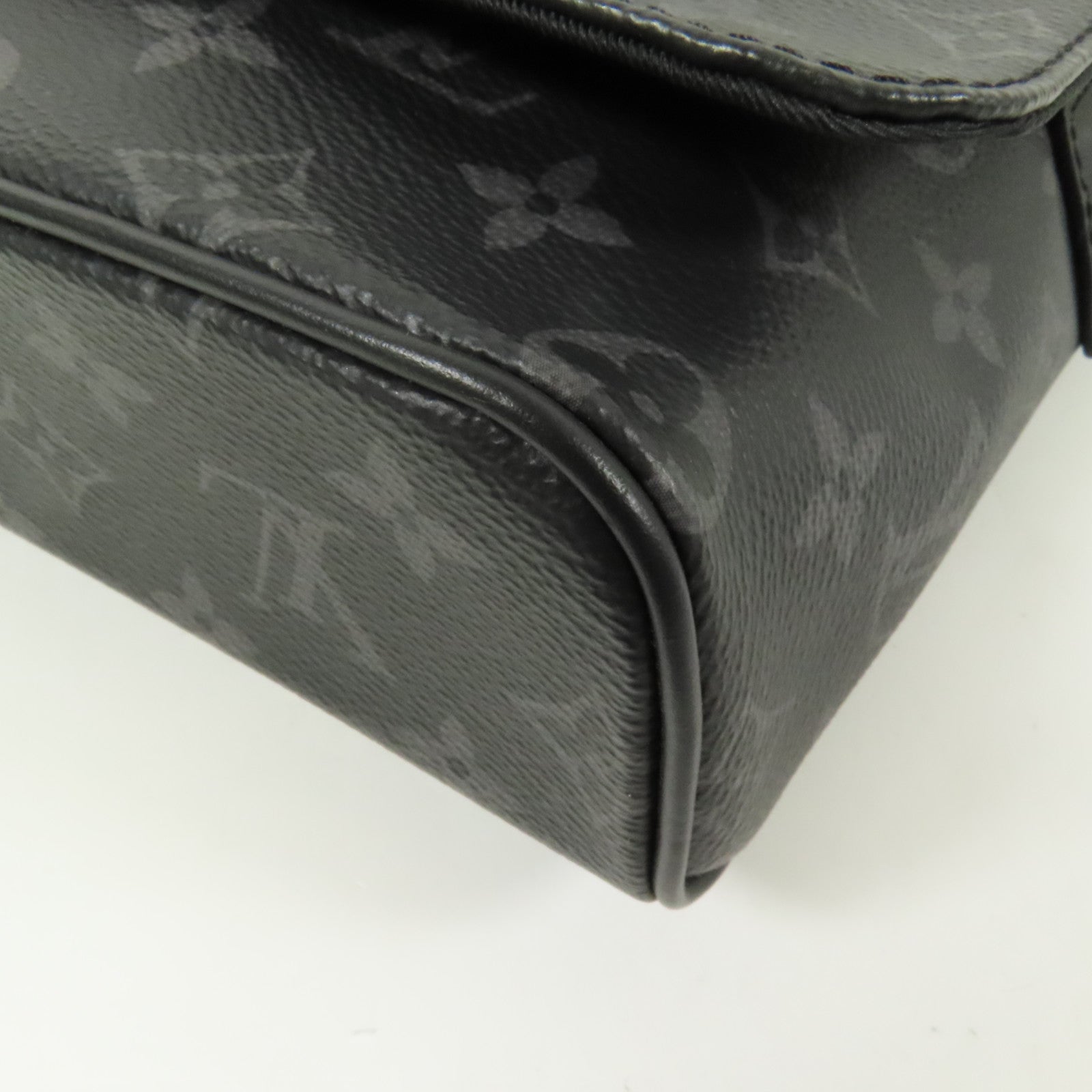 LOUIS VUITTON Monogram Eclipse District PM肩背袋
