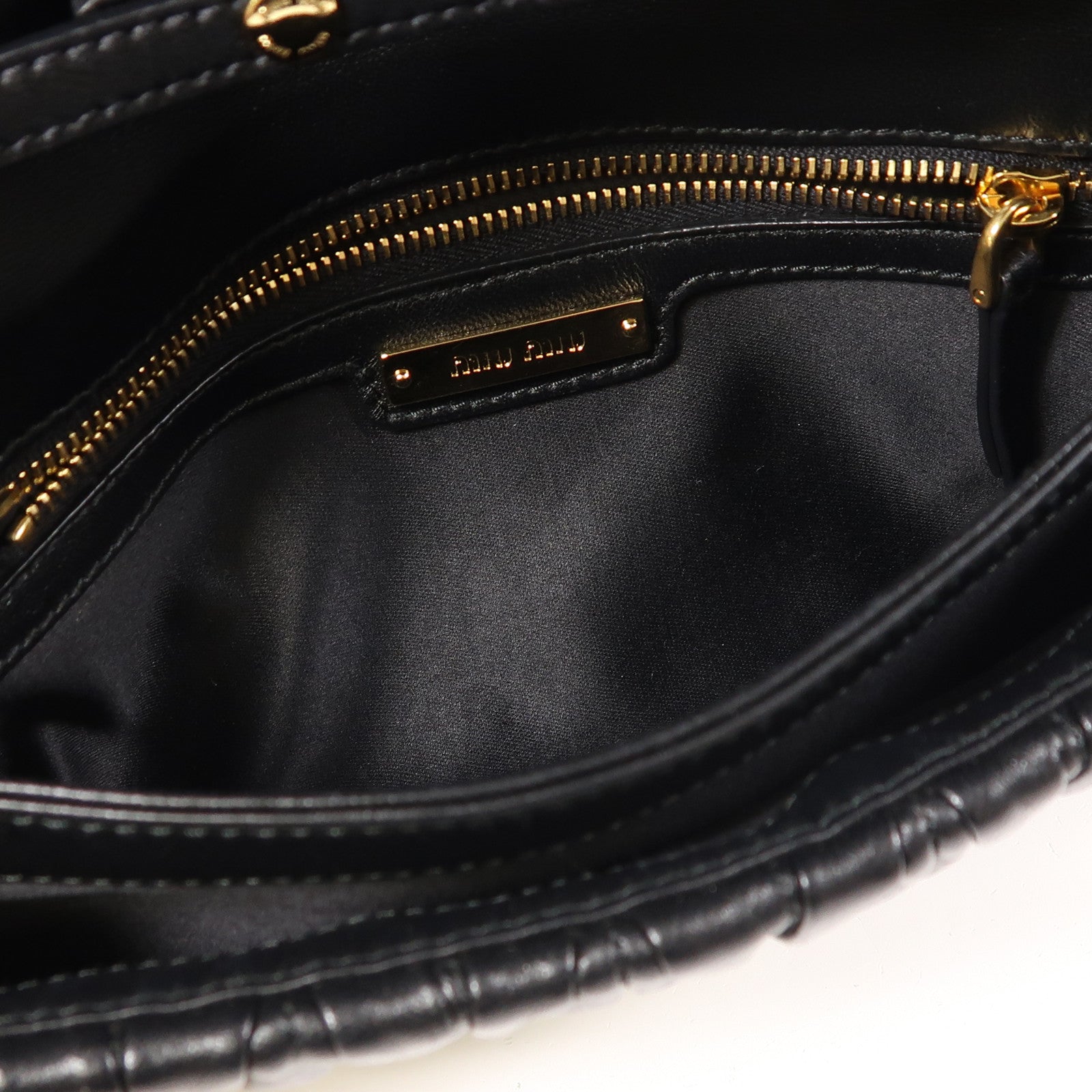 Miu Miu 羊皮皮革Shoulder Bag金扣肩背袋