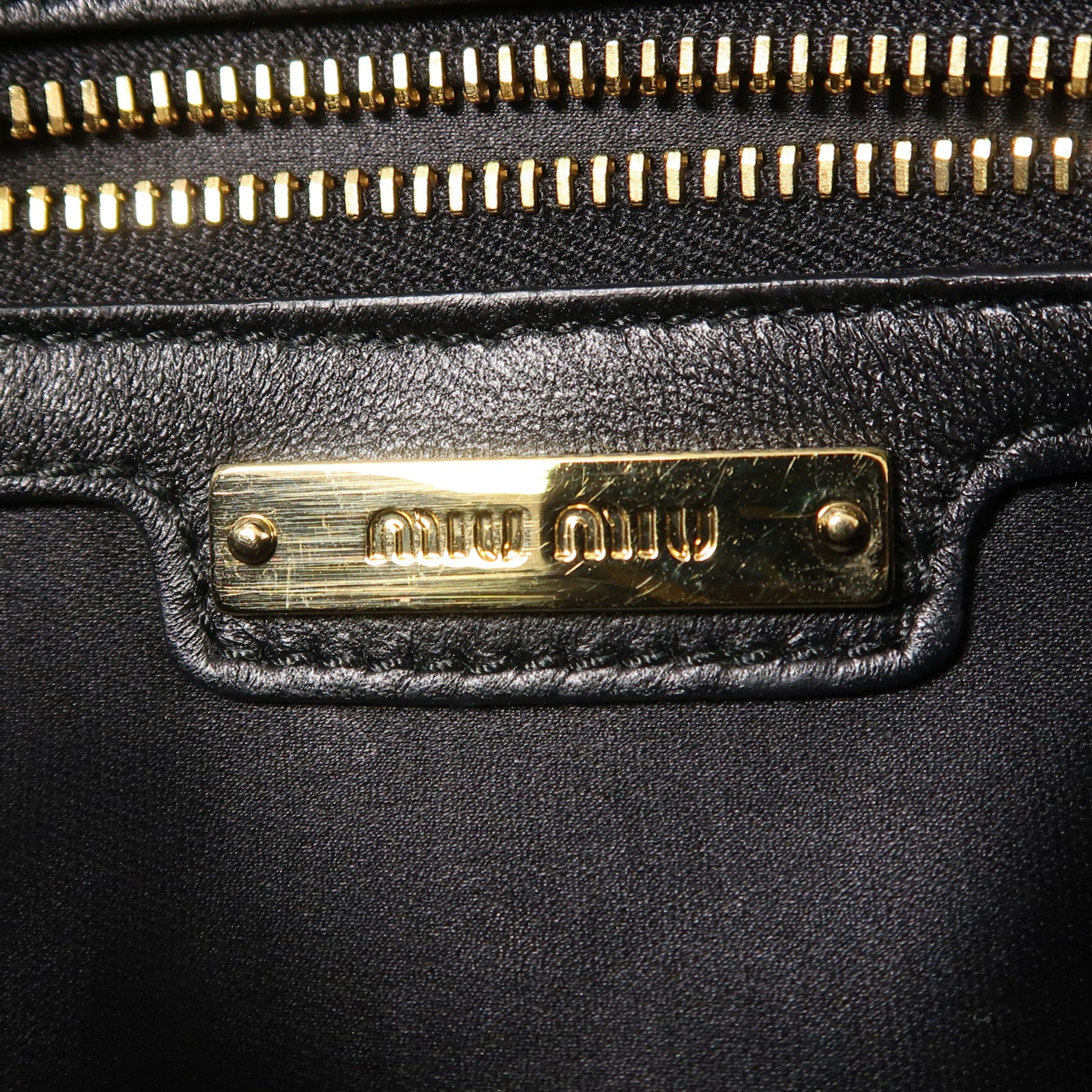 Miu Miu 羊皮皮革Shoulder Bag金扣肩背袋