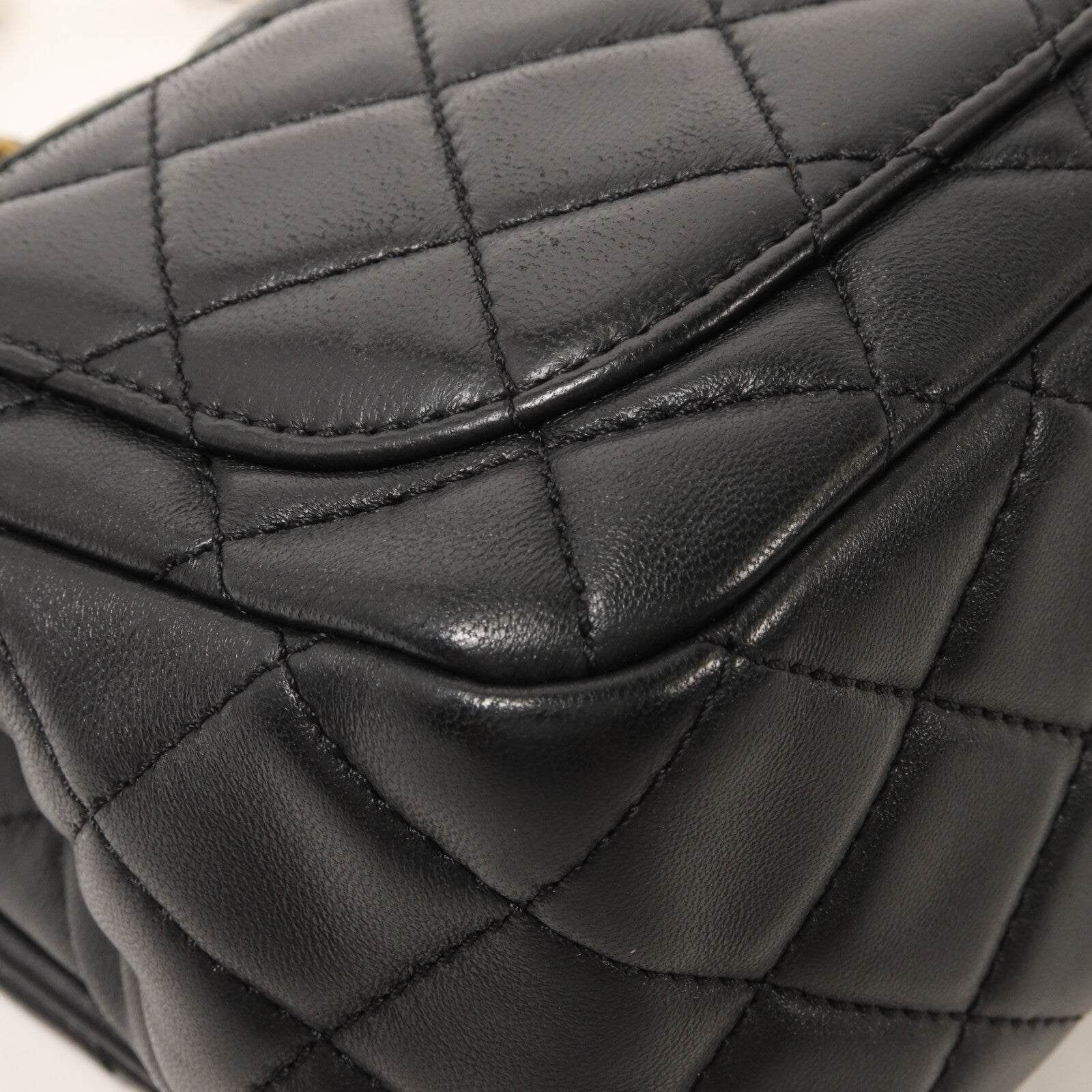 CHANEL 羊皮皮革Mini Classic 17 Gold Ball鏈帶肩背袋