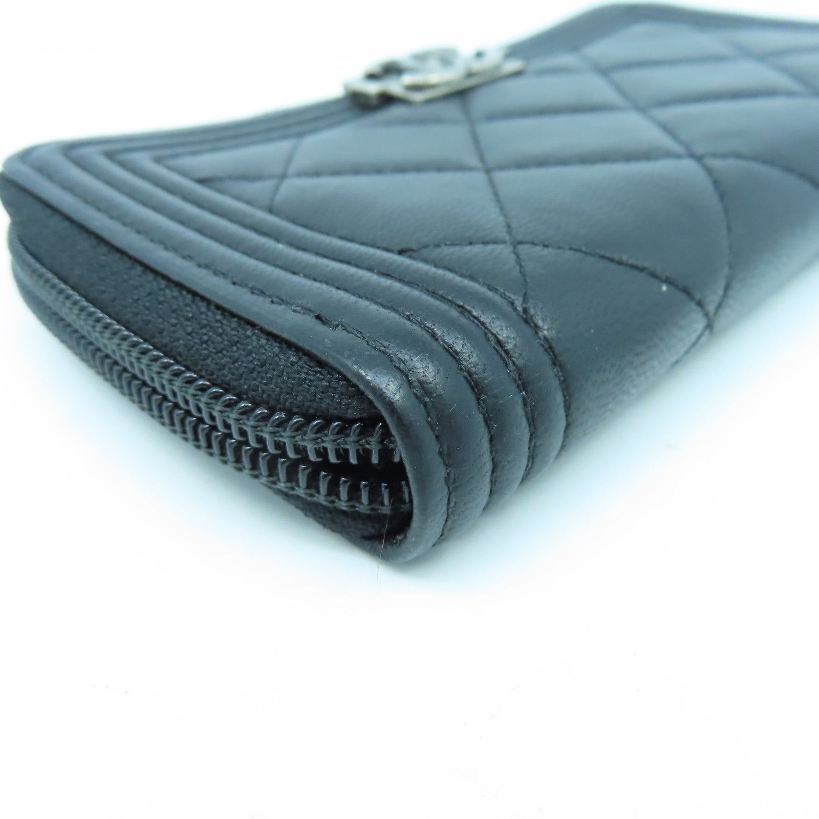 CHANEL 【激減優惠】菱格牛皮皮革Boy Round Wallet銀扣錢包黑色