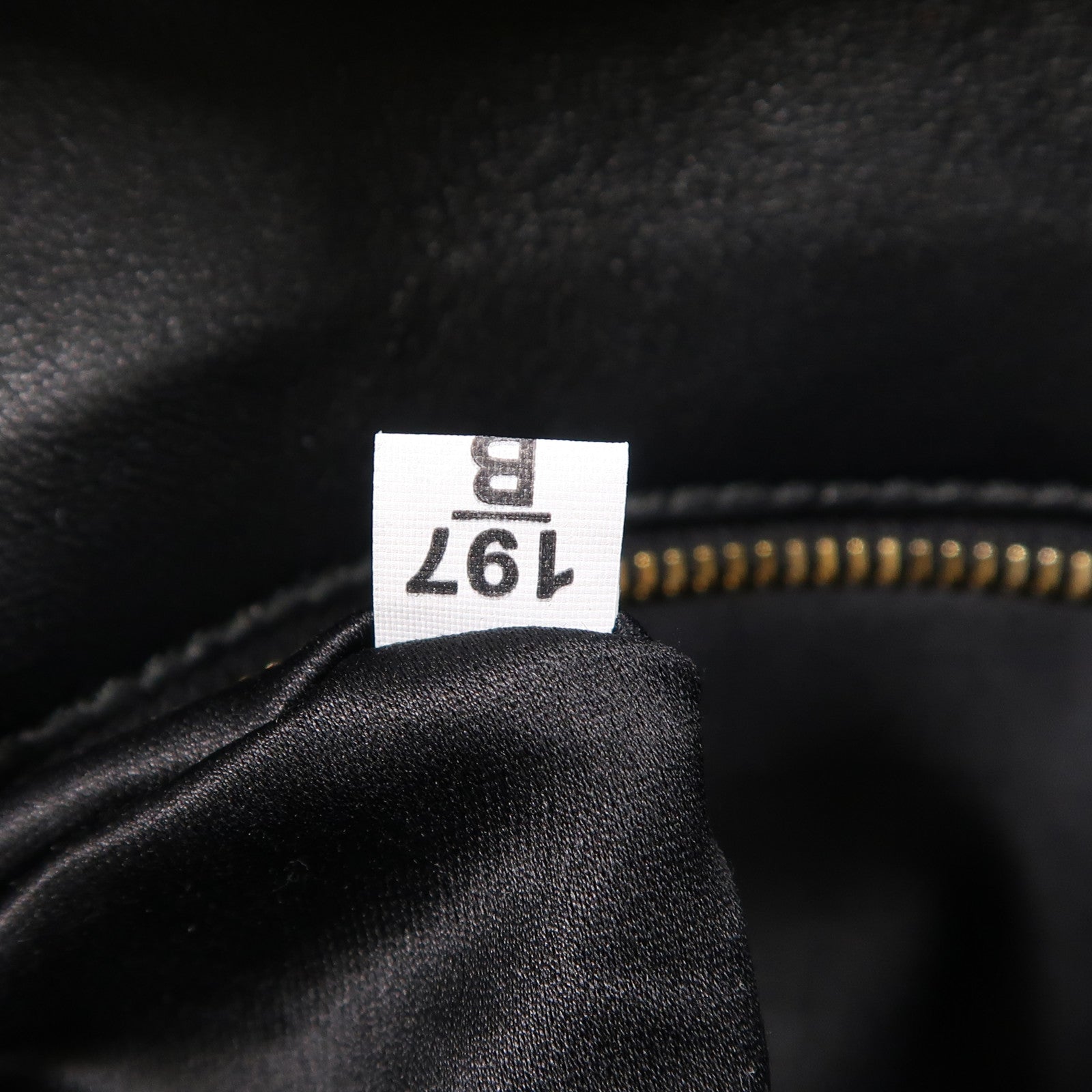 Miu Miu 羊皮皮革Shoulder Bag金扣肩背袋