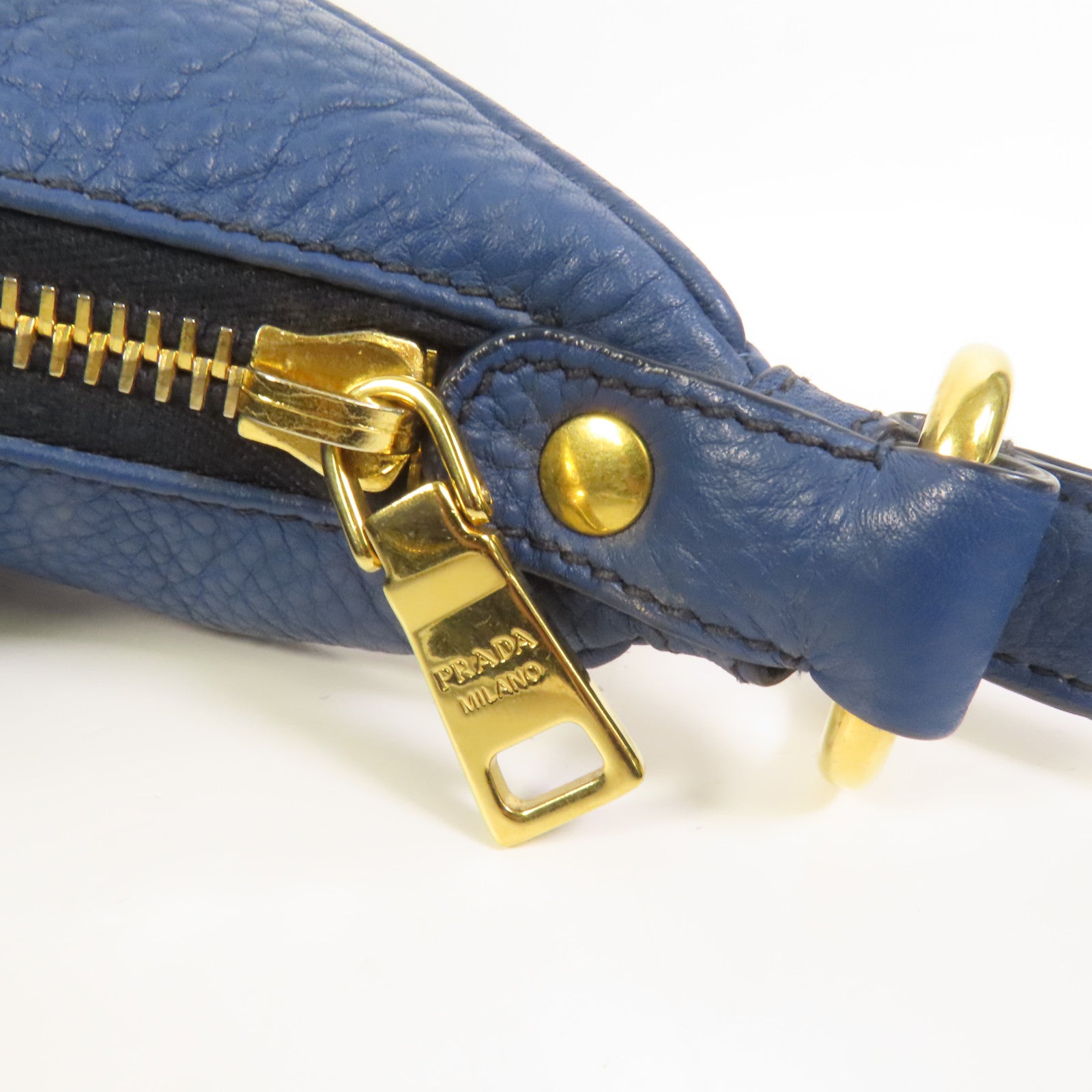 PRADA 牛皮皮革Shoulder Bag金扣肩背袋