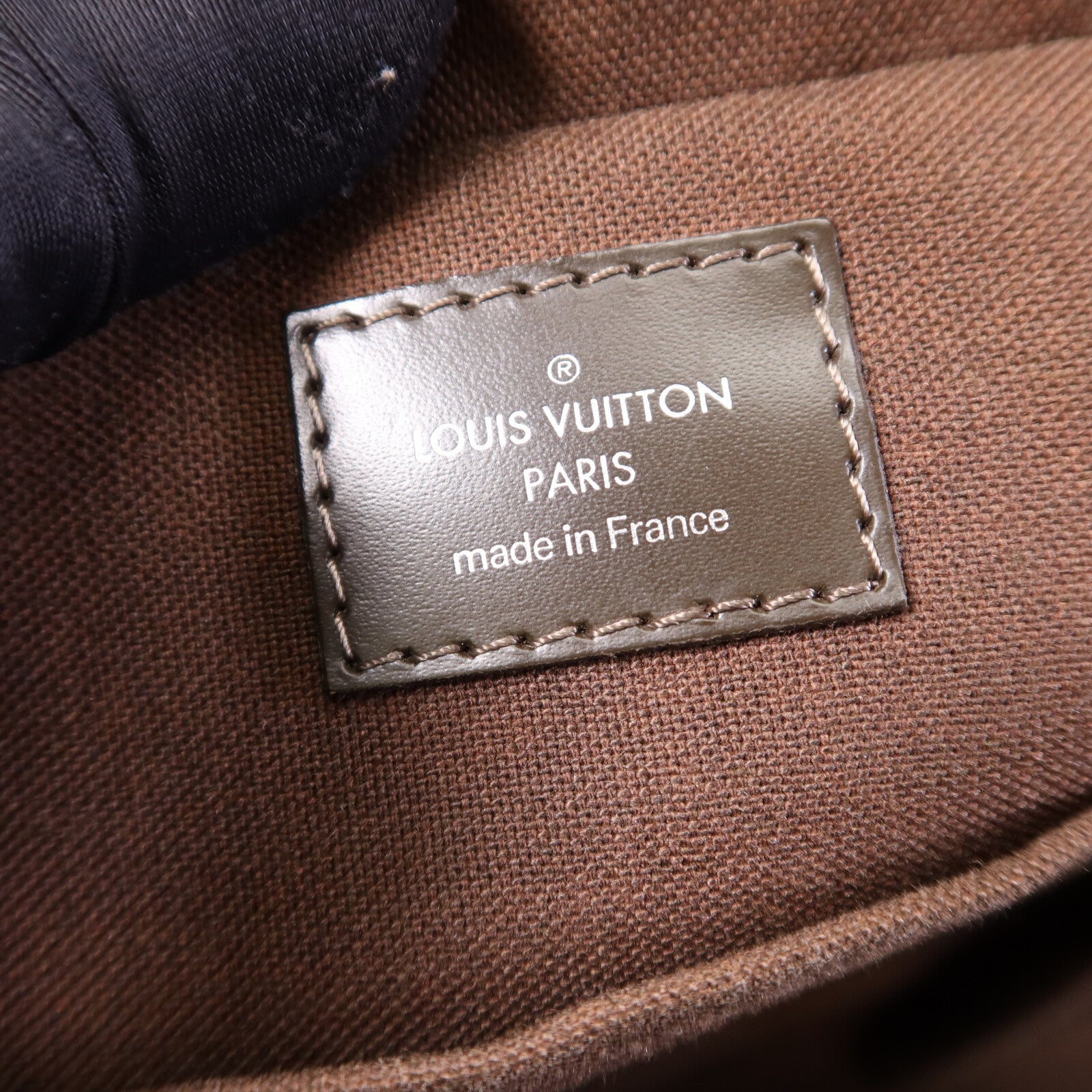 LOUIS VUITTON Taiga/帆布Beluga銀扣肩背袋