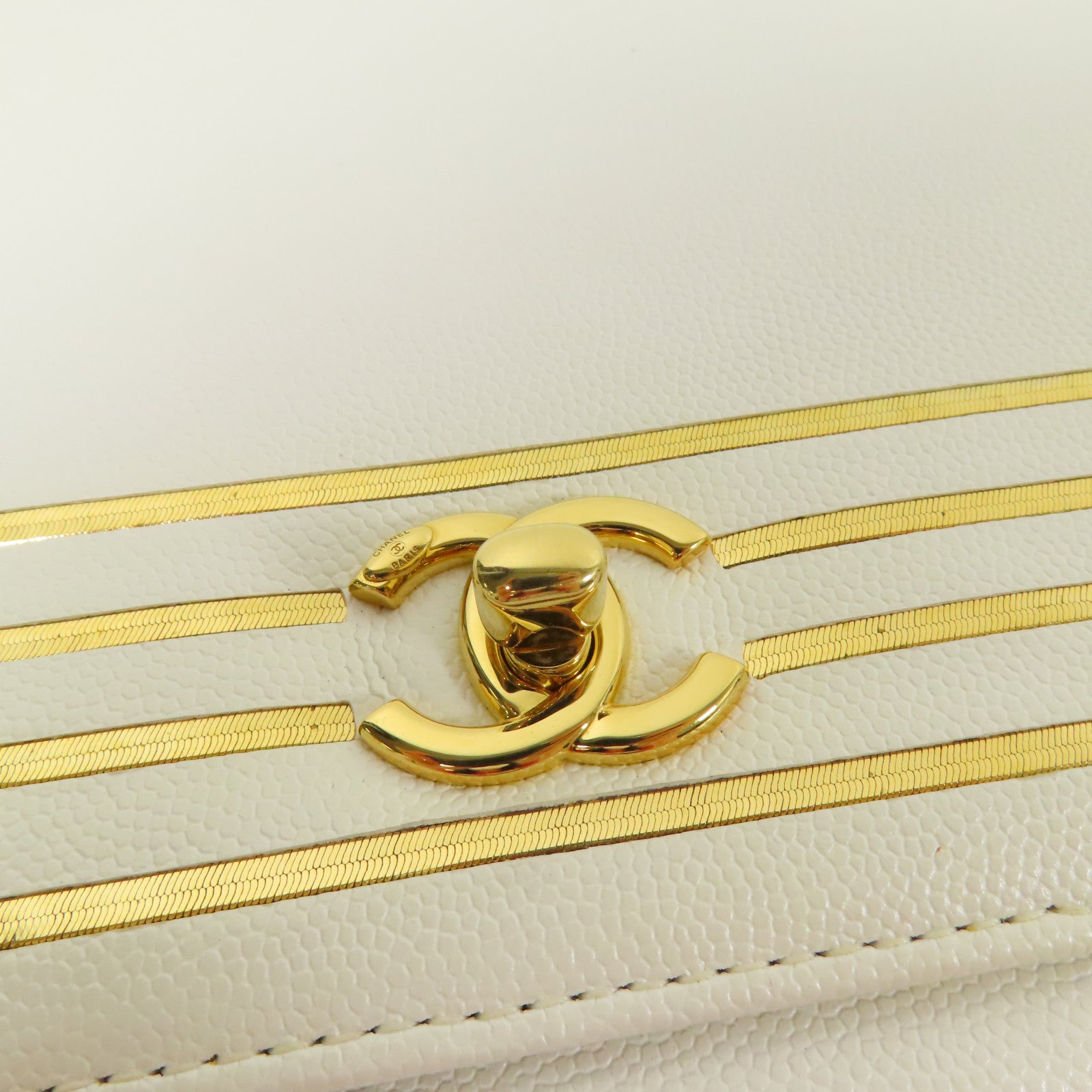 CHANEL 皮革Chain Flap Bag金扣肩背袋