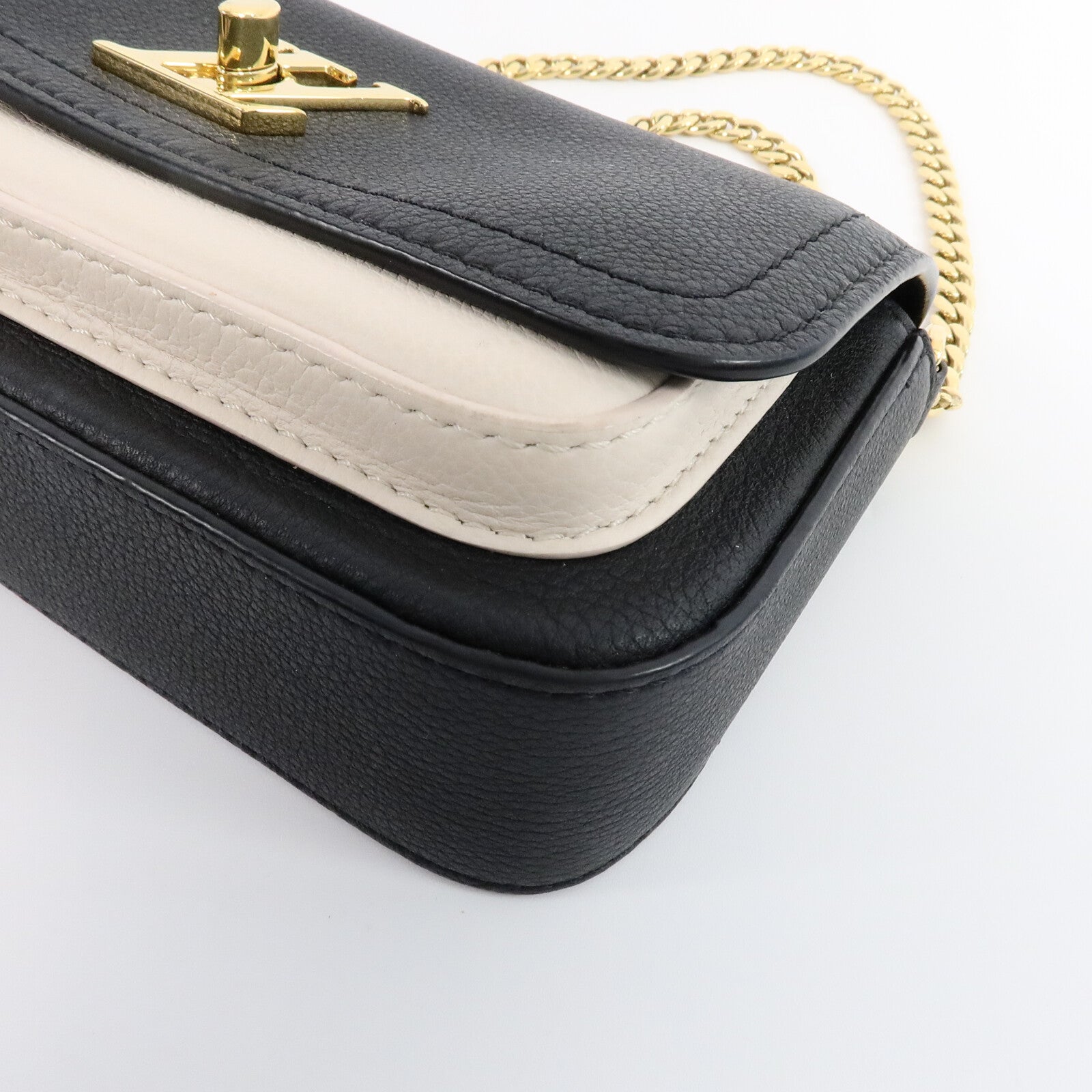 LOUIS VUITTON Grained Calf Lockme Tender Pochette鏈帶肩背袋