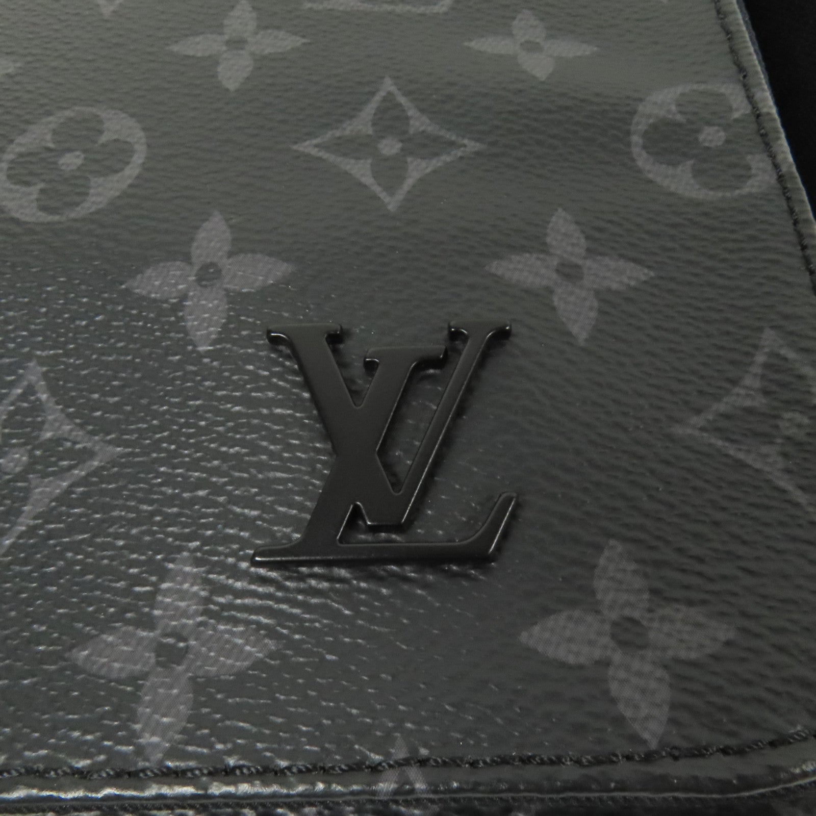 LOUIS VUITTON Monogram Eclipse District PM肩背袋