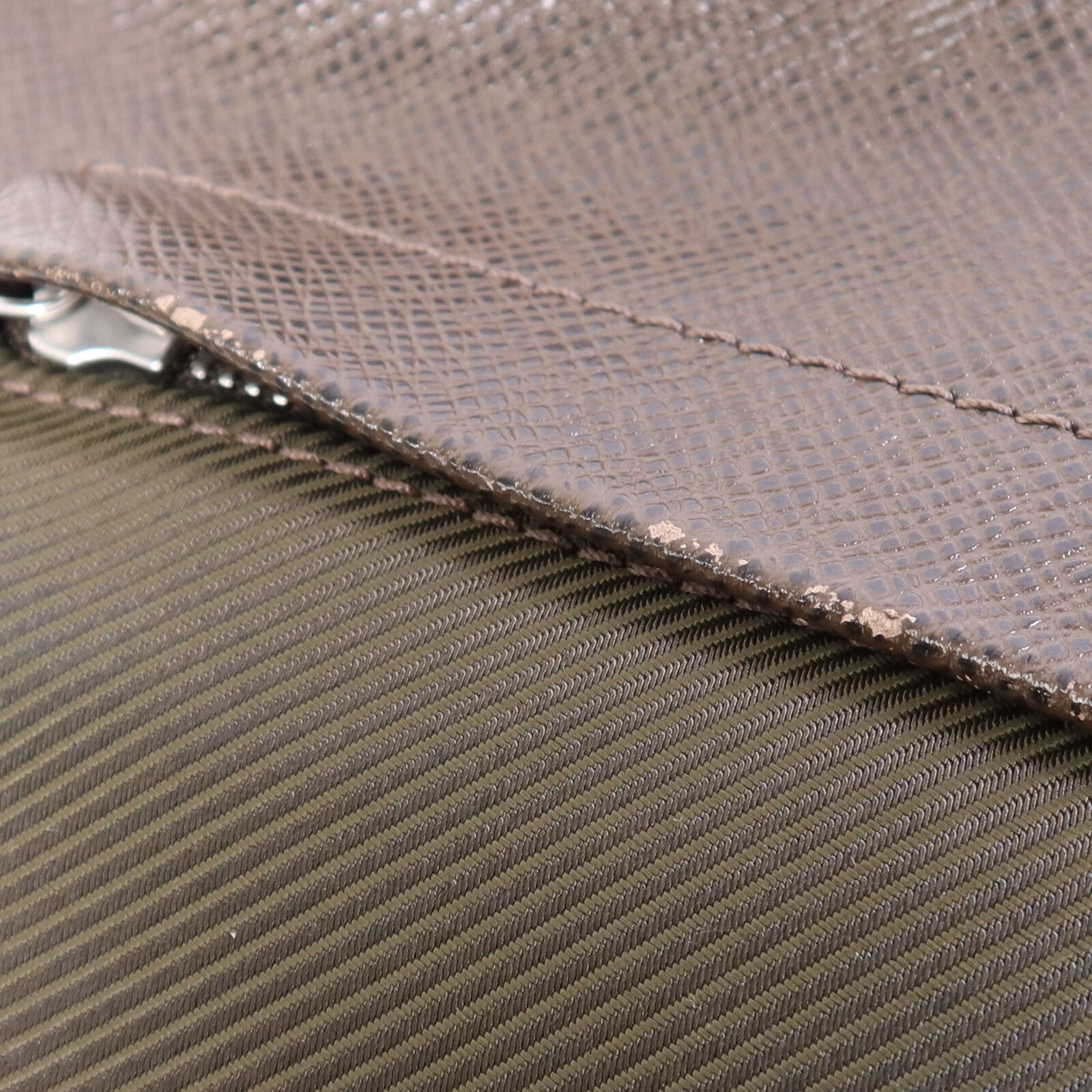 LOUIS VUITTON Taiga/帆布Beluga銀扣肩背袋