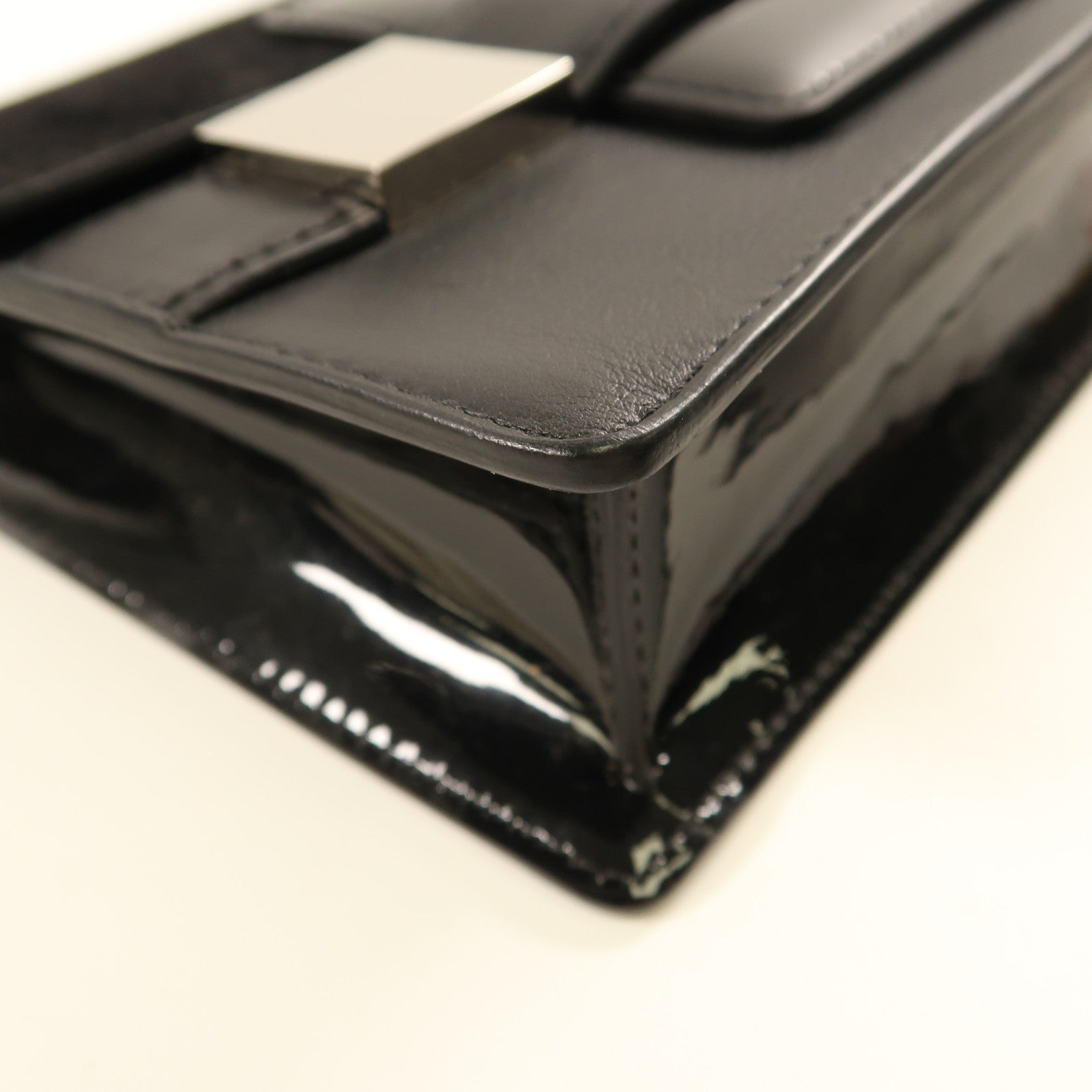 Delvaux 【激減優惠】皮革/絨布Hand Bag銀扣手拿包黑色