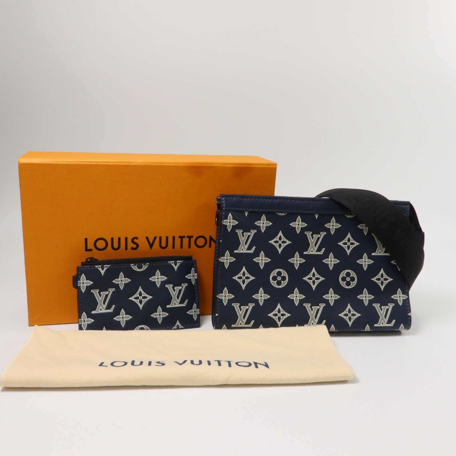 LOUIS VUITTON Monogram Shadow Gaston Wearable Wallet肩背袋