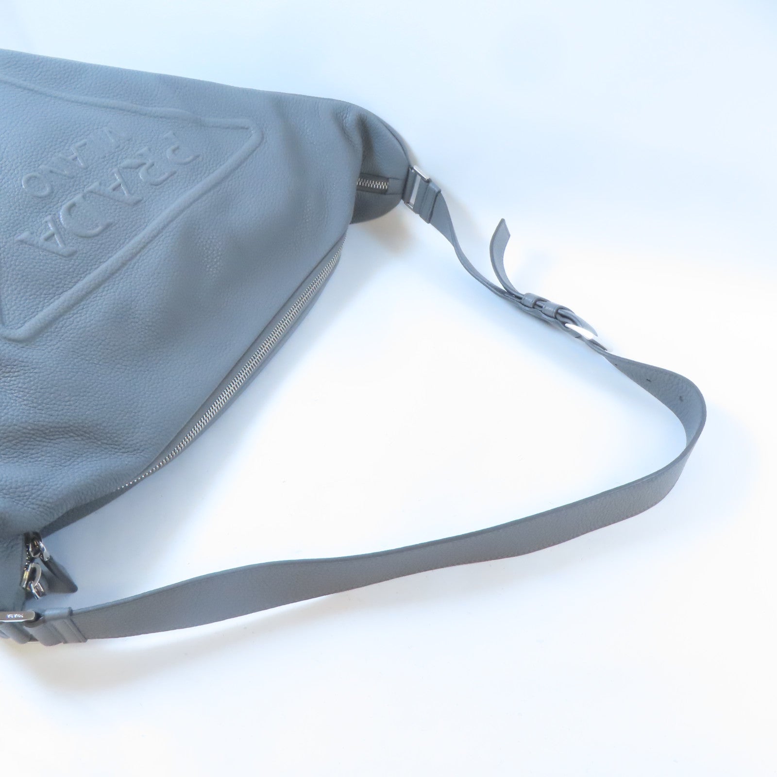 PRADA 牛皮皮革Shoulder Bag銀扣肩背袋灰色