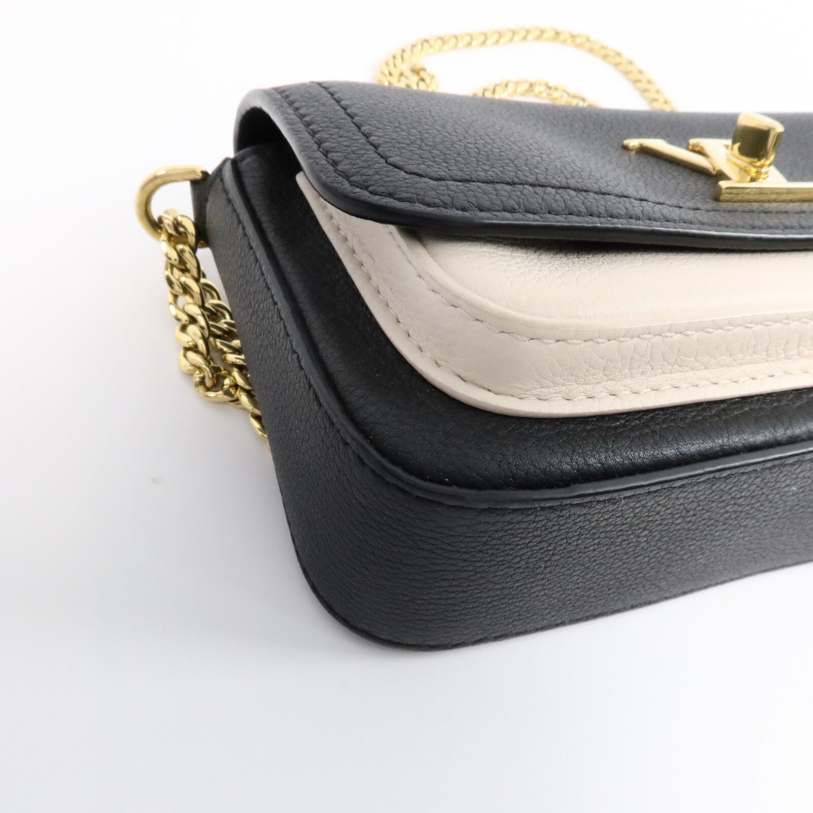 LOUIS VUITTON Grained Calf Lockme Tender Pochette鏈帶肩背袋