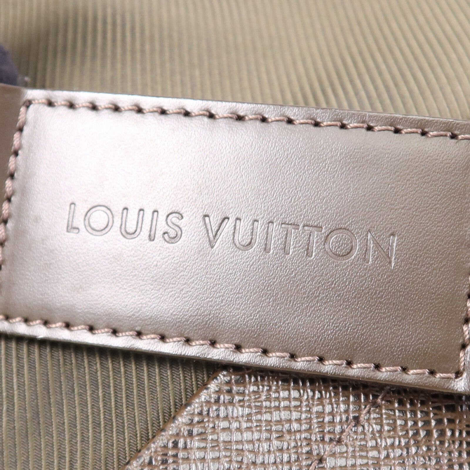 LOUIS VUITTON Taiga/帆布Beluga銀扣肩背袋
