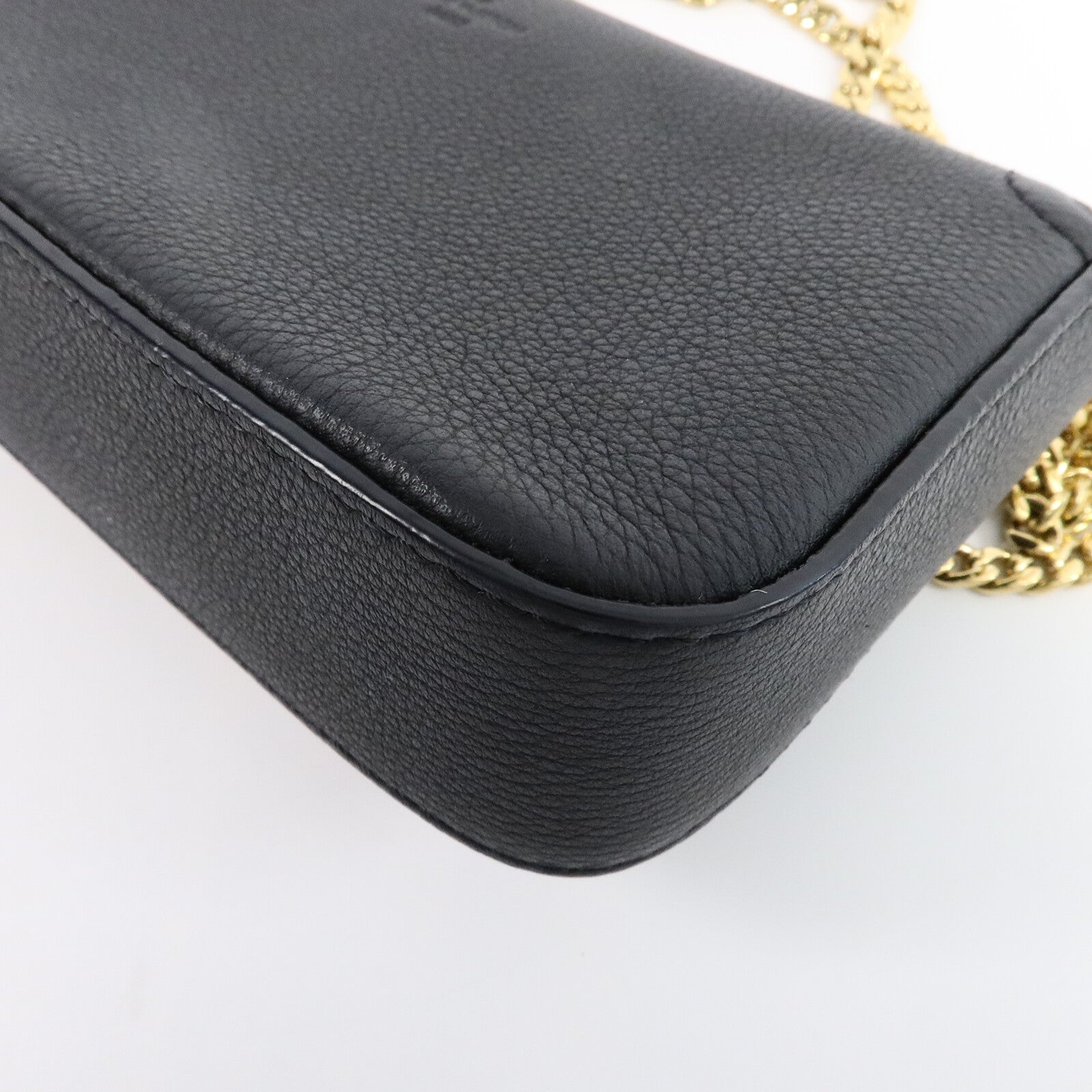 LOUIS VUITTON Grained Calf Lockme Tender Pochette鏈帶肩背袋