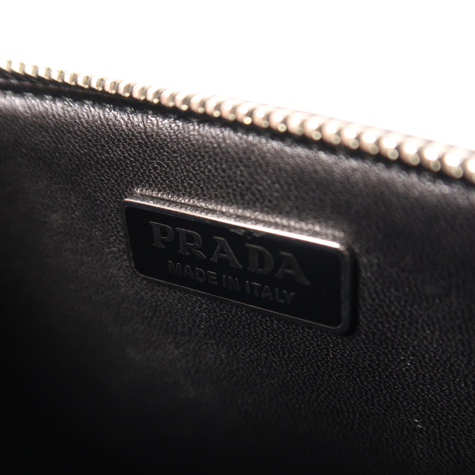 PRADA 牛皮皮革Shoulder Bag銀扣肩背袋