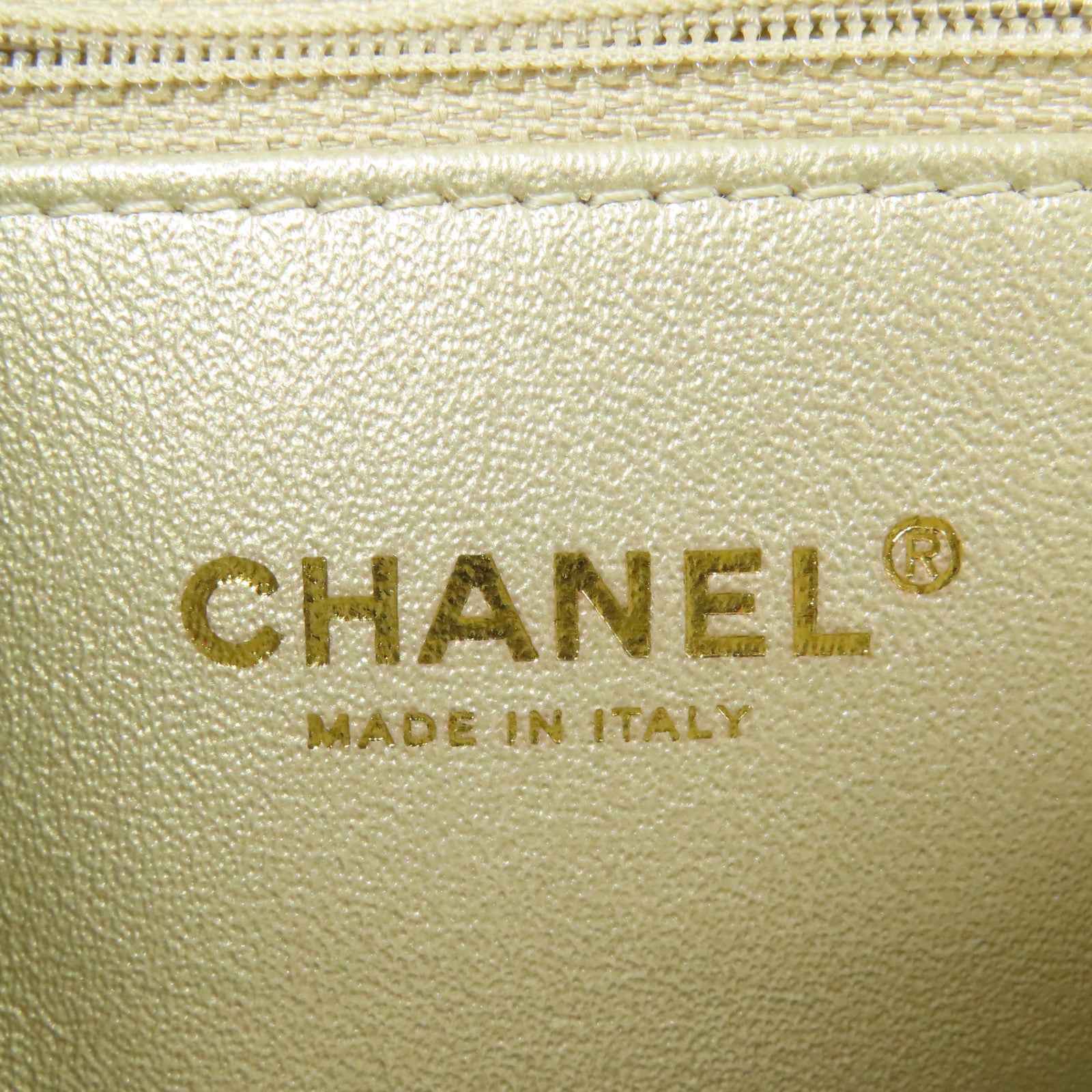 CHANEL 皮革Chain Flap Bag金扣肩背袋