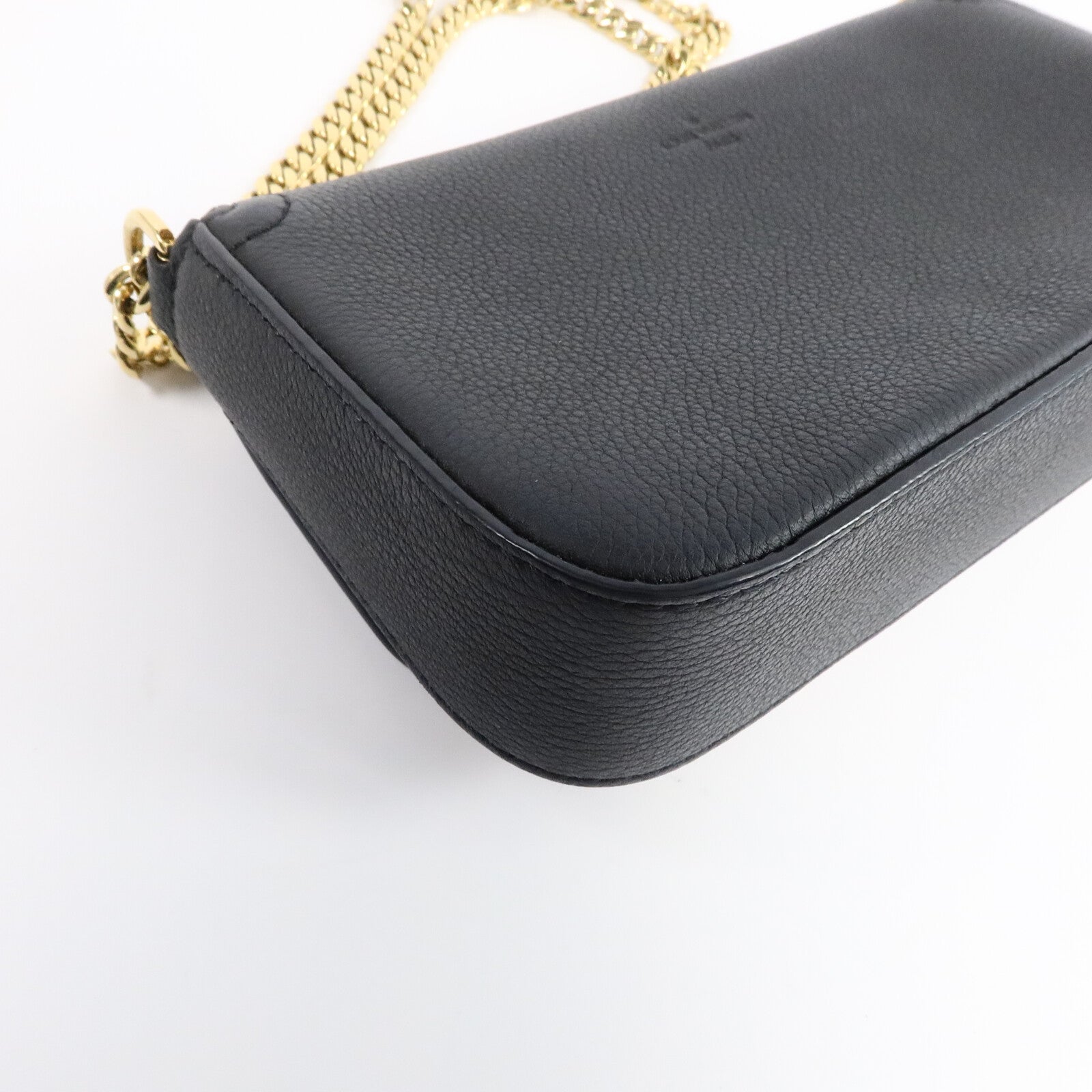 LOUIS VUITTON Grained Calf Lockme Tender Pochette鏈帶肩背袋