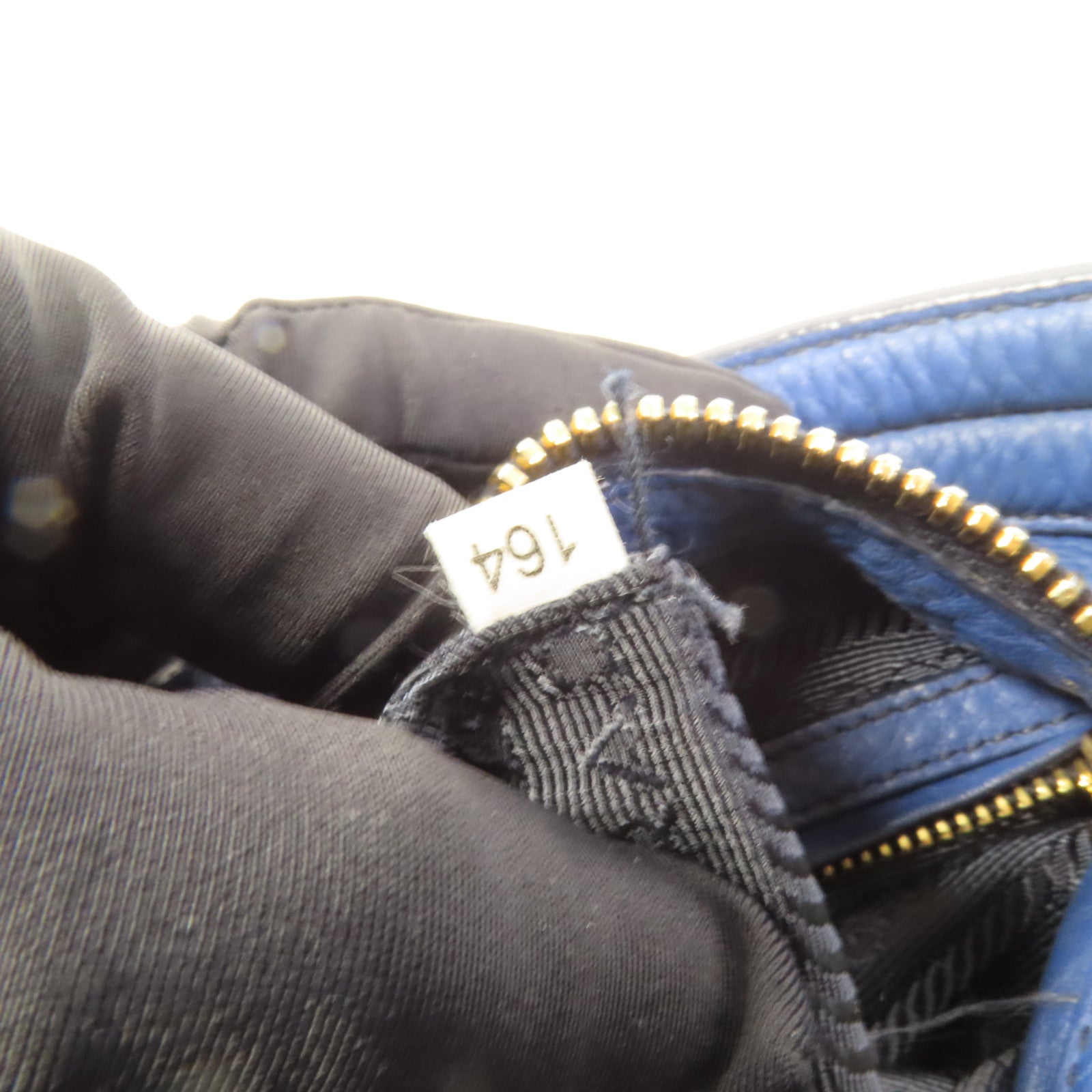 PRADA 牛皮皮革Shoulder Bag金扣肩背袋